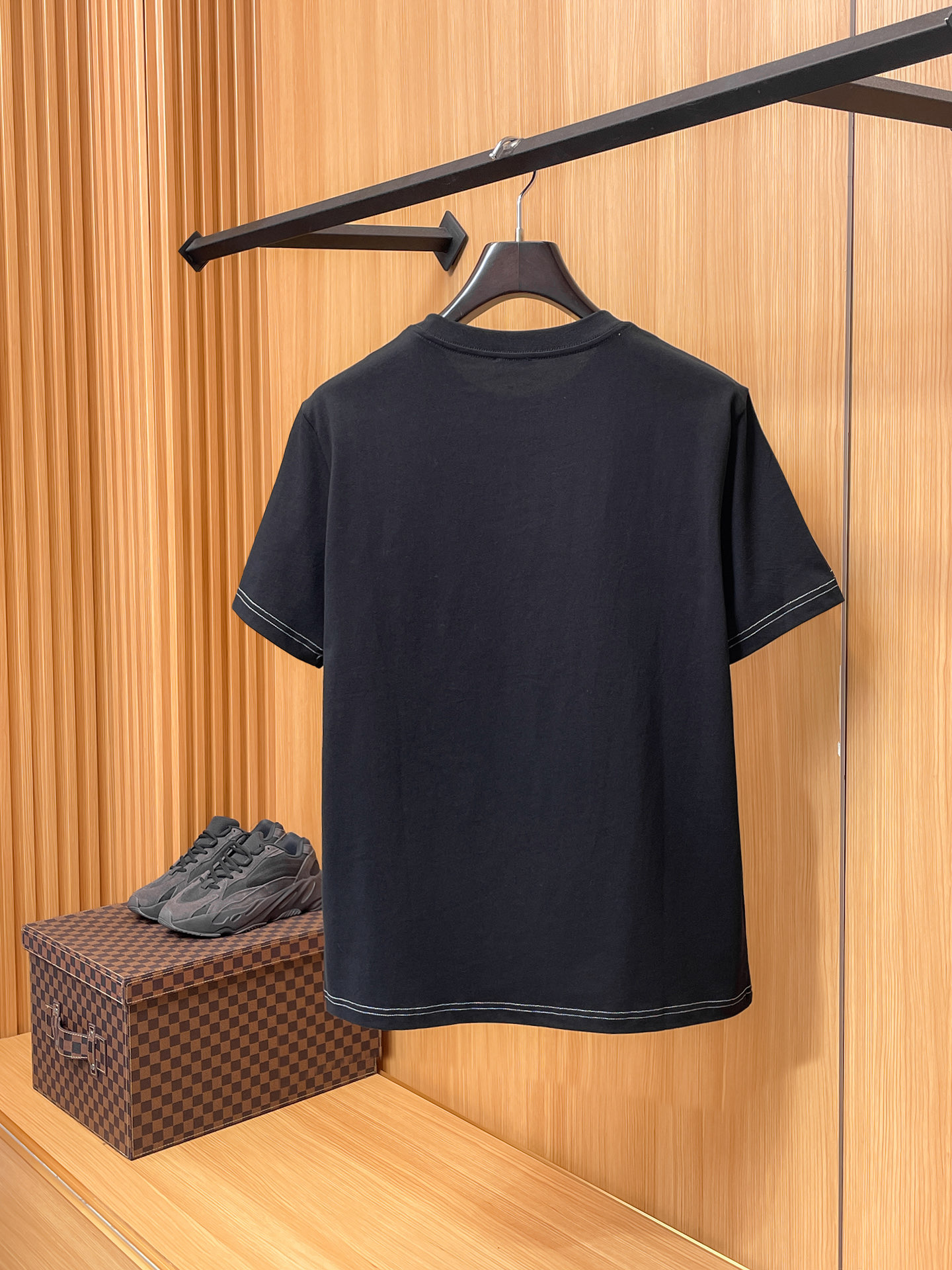 迪奥Dior26春夏新品专柜首发最新款短袖圆领T恤 高端订制 设计前卫时尚！品牌logo重工艺设计，高端