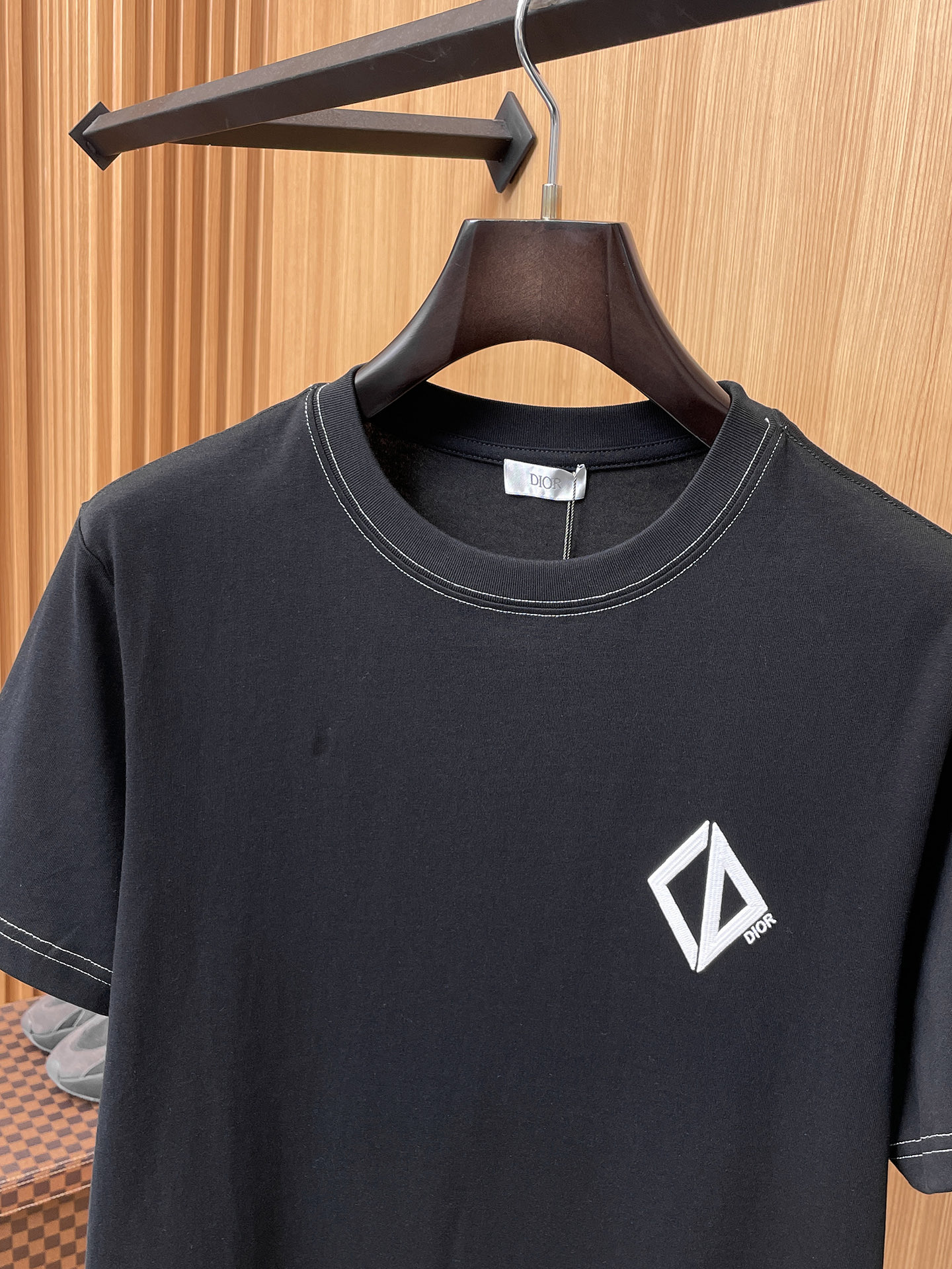 迪奥Dior26春夏新品专柜首发最新款短袖圆领T恤 高端订制 设计前卫时尚！品牌logo重工艺设计，高端