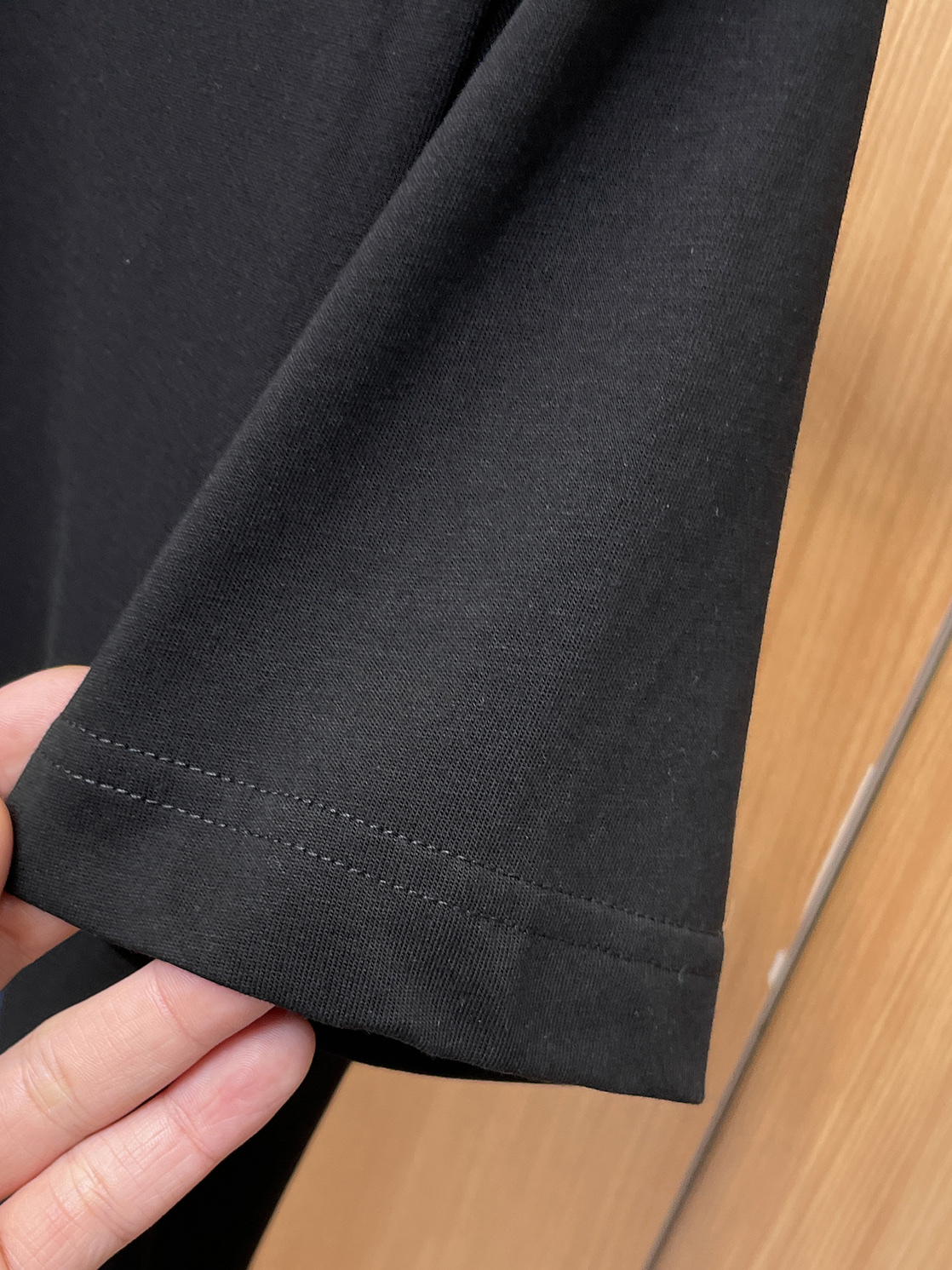 路易威登LV26春夏新品专柜首发最新款短袖圆领T恤 高端订制 设计前卫时尚！品牌logo手绘重工艺设计，