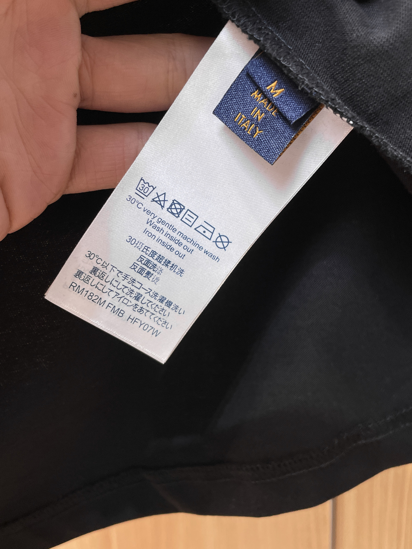 路易威登LV26春夏新品专柜首发最新款短袖圆领T恤 高端订制 设计前卫时尚！品牌logo手绘重工艺设计，