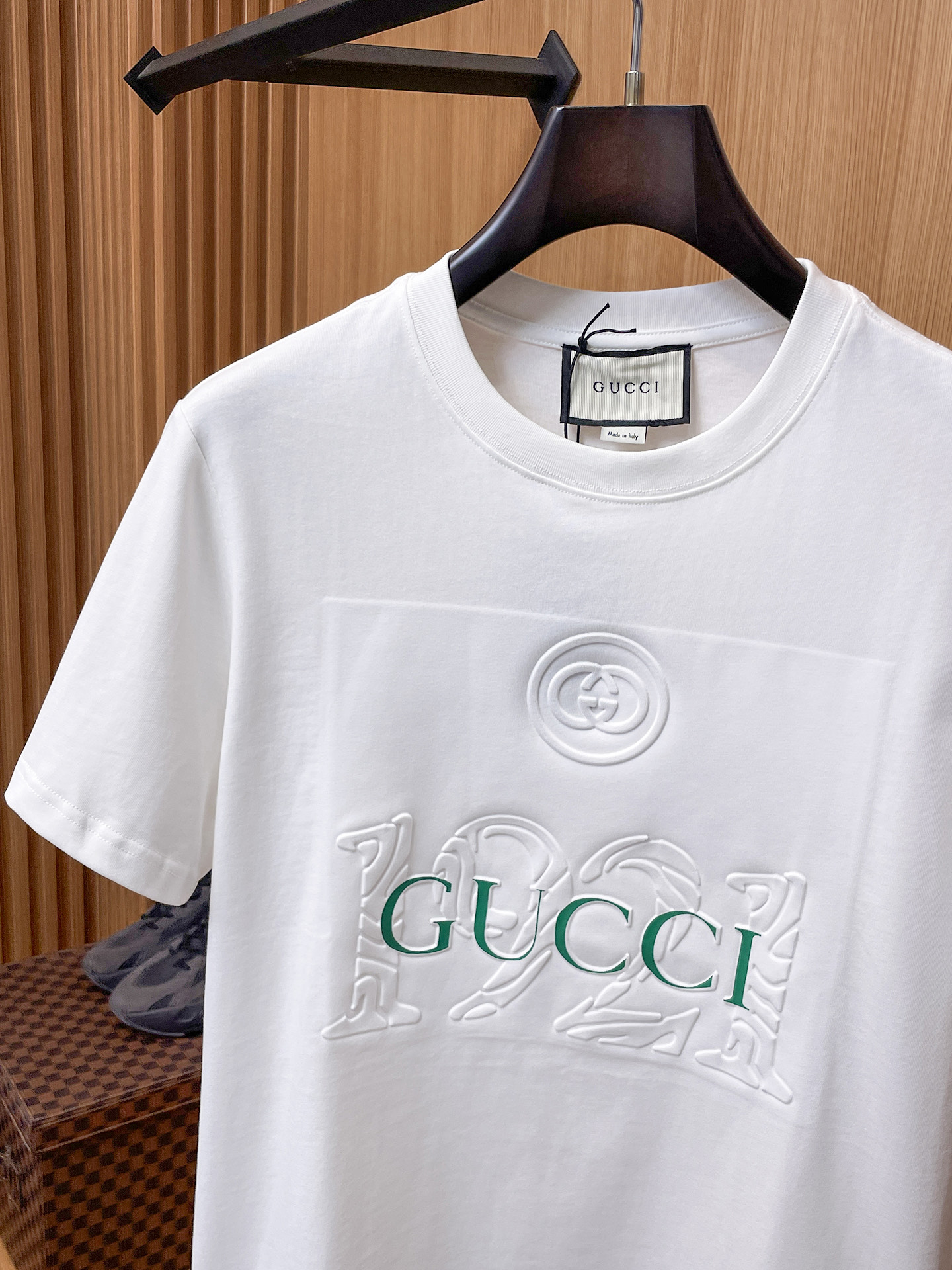古驰Gucci26春夏新品专柜首发最新款短袖圆领T恤 高端订制 设计前卫时尚！品牌logo重工艺设计，高