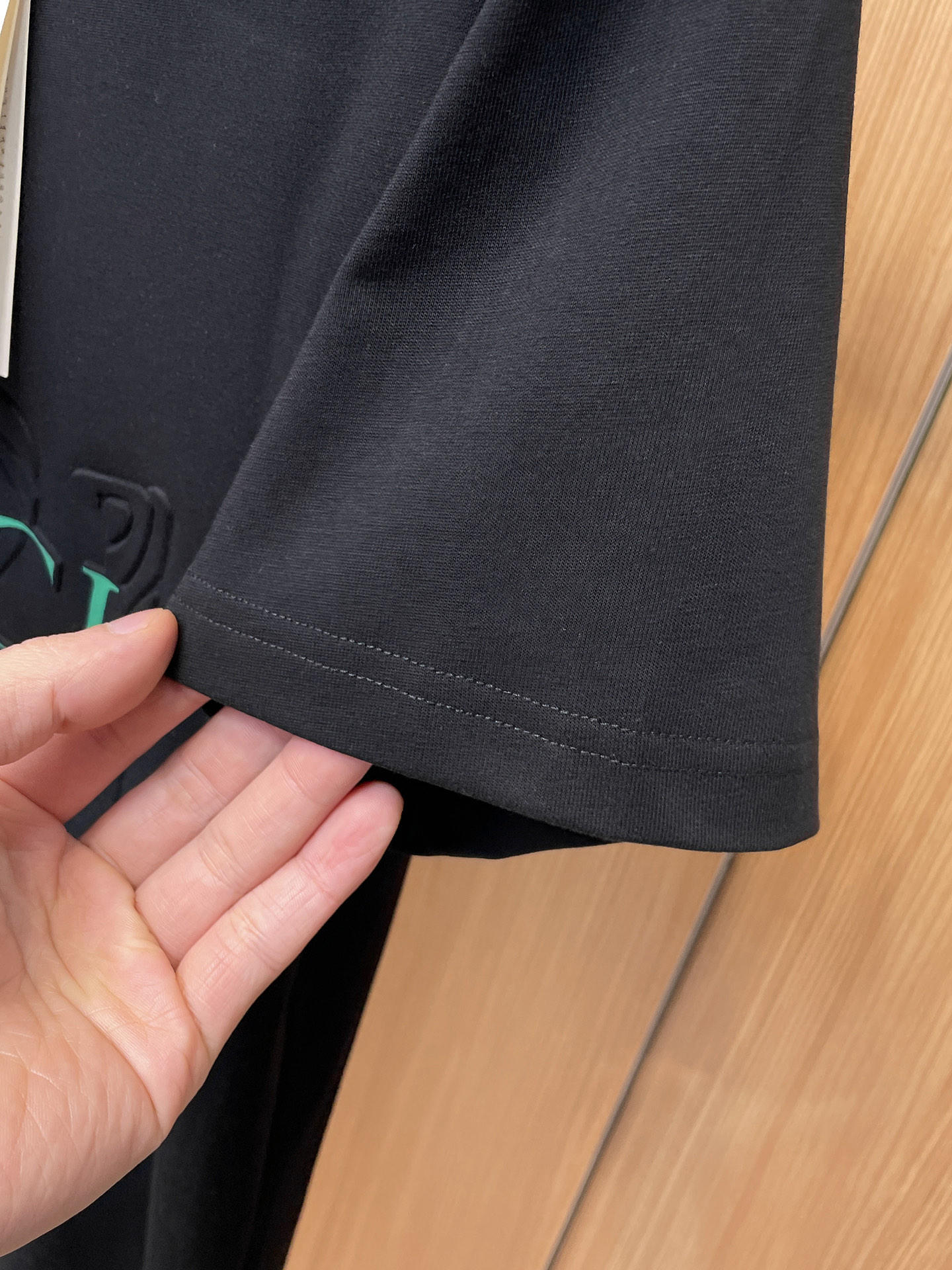 古驰Gucci26春夏新品专柜首发最新款短袖圆领T恤 高端订制 设计前卫时尚！品牌logo重工艺设计，高