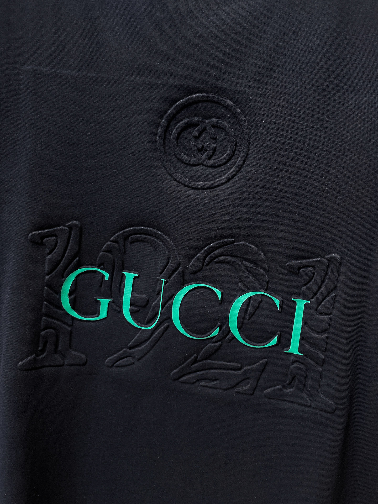 古驰Gucci26春夏新品专柜首发最新款短袖圆领T恤 高端订制 设计前卫时尚！品牌logo重工艺设计，高