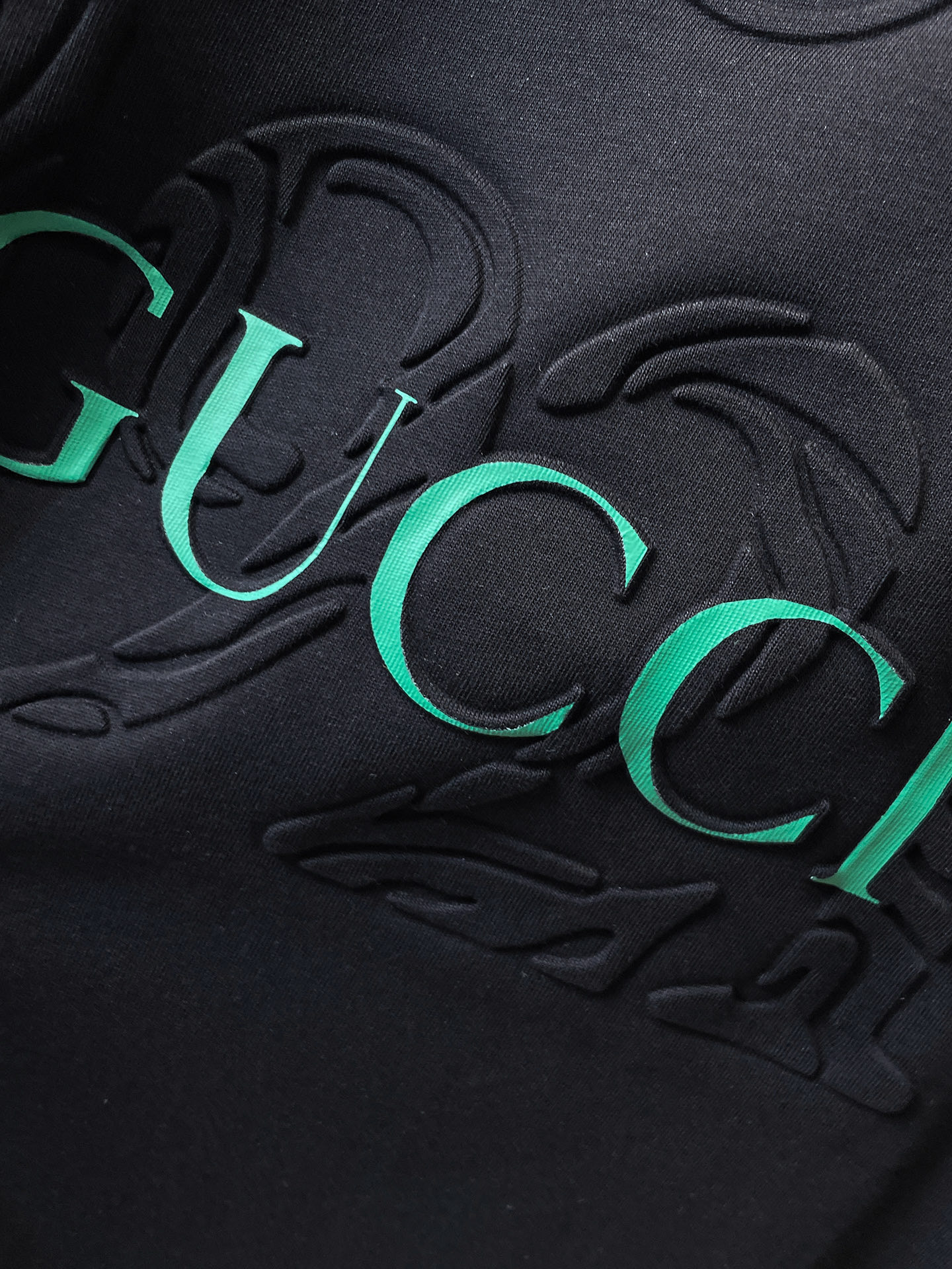 古驰Gucci26春夏新品专柜首发最新款短袖圆领T恤 高端订制 设计前卫时尚！品牌logo重工艺设计，高