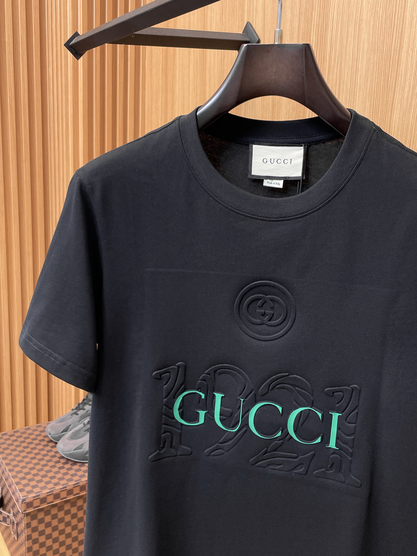古驰Gucci26春夏新品专柜首发最新款短袖圆领T恤 高端订制 设计前卫时尚！品牌logo重工艺设计，高