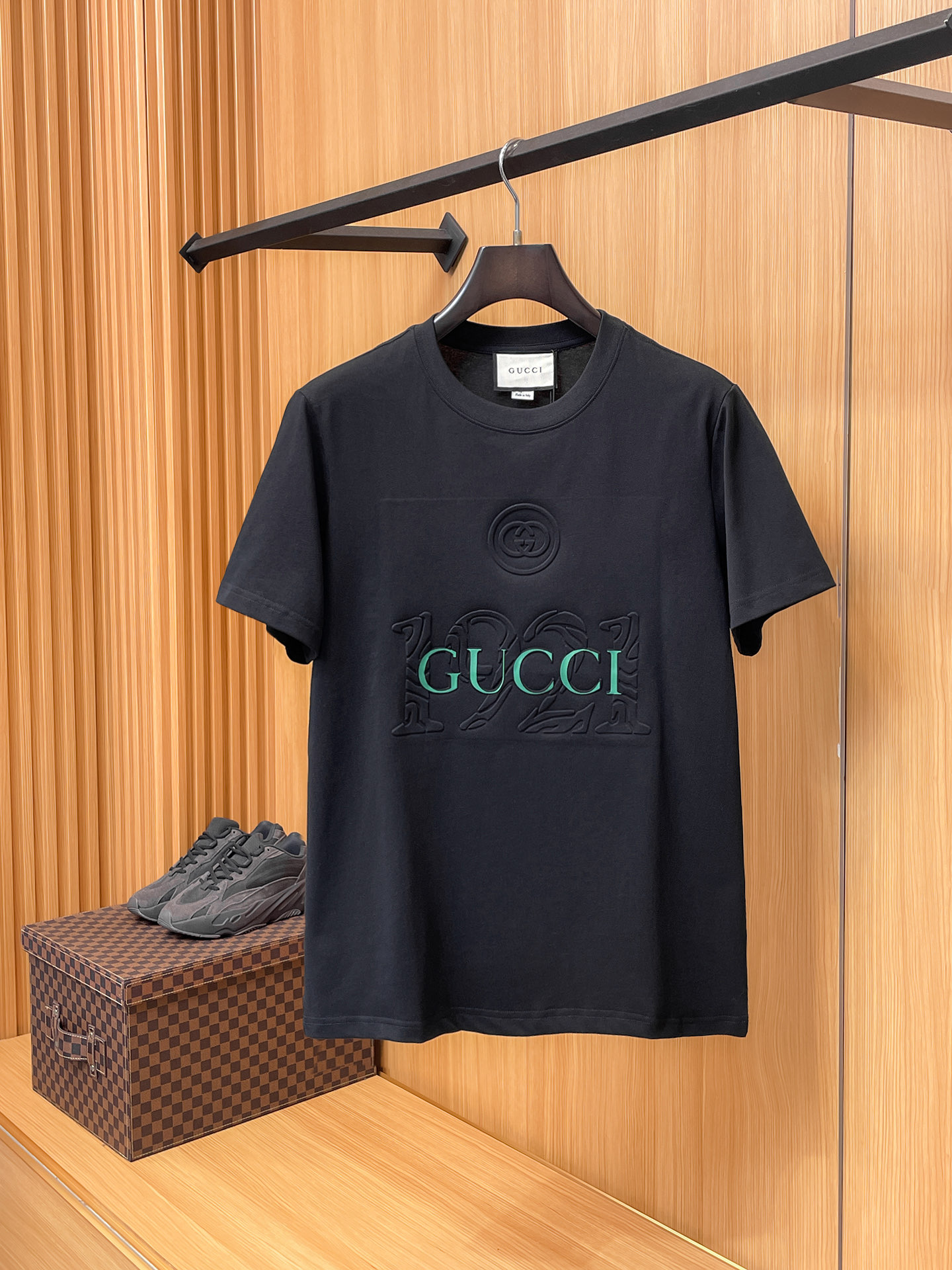 古驰Gucci26春夏新品专柜首发最新款短袖圆领T恤 高端订制 设计前卫时尚！品牌logo重工艺设计，高