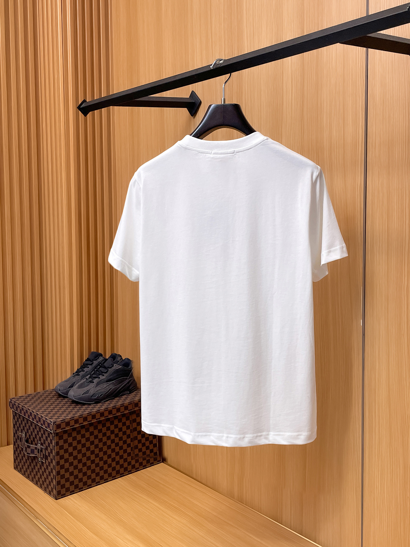 芬迪Fendi26春夏新品专柜首发最新款短袖圆领T恤 高端订制 设计前卫时尚！品牌logo重工艺设计，高