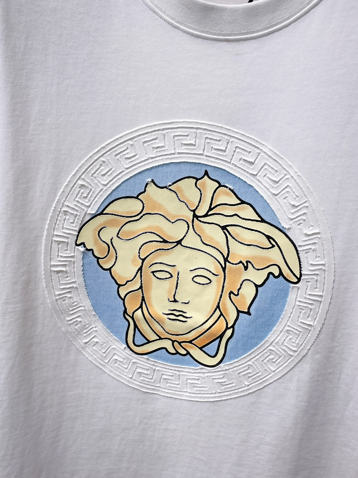 瓦萨Versace26春夏新品专柜首发最新款短袖圆领T恤 高端订制 设计前卫时尚！品牌logo重工艺设计