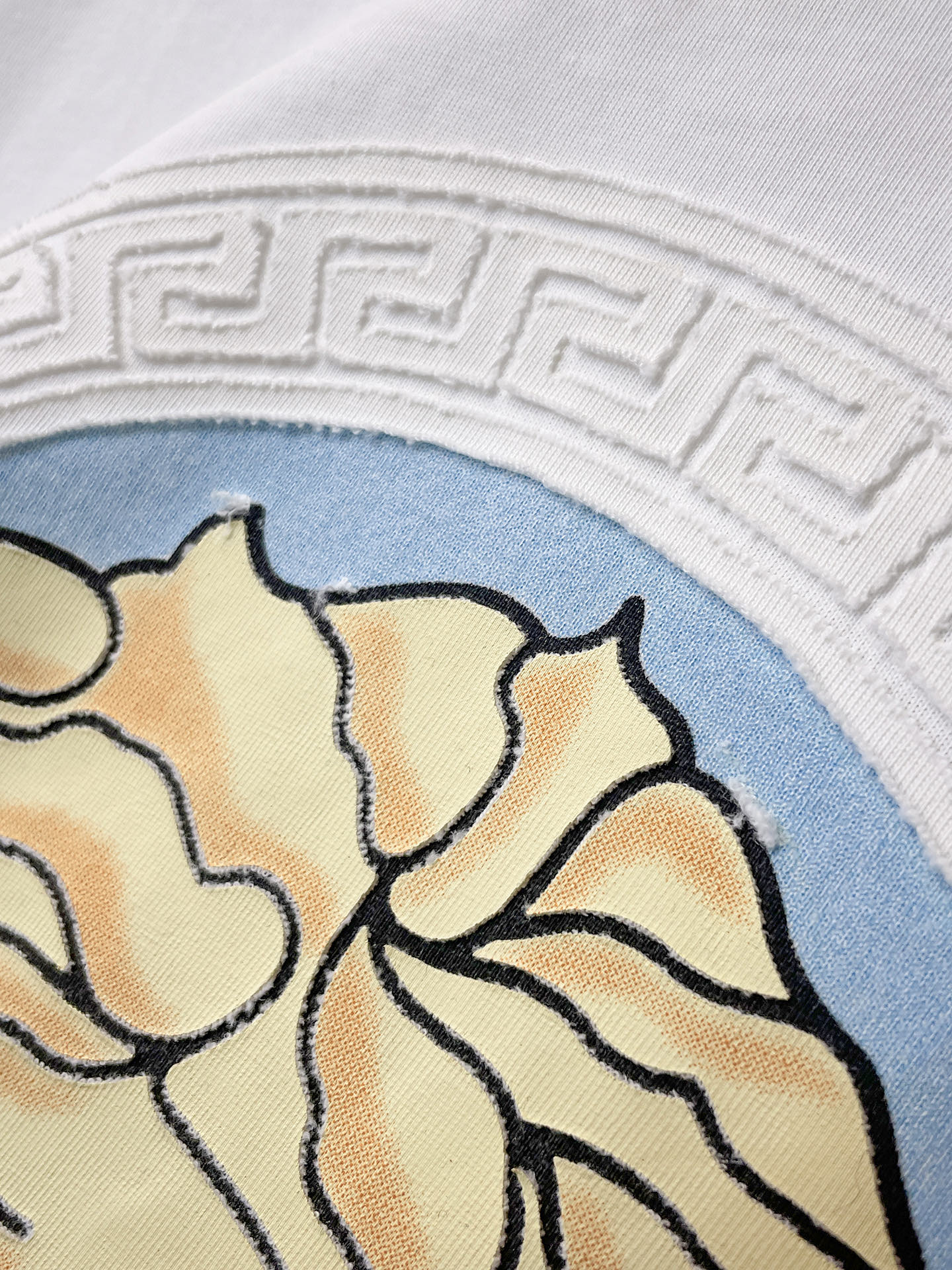 瓦萨Versace26春夏新品专柜首发最新款短袖圆领T恤 高端订制 设计前卫时尚！品牌logo重工艺设计