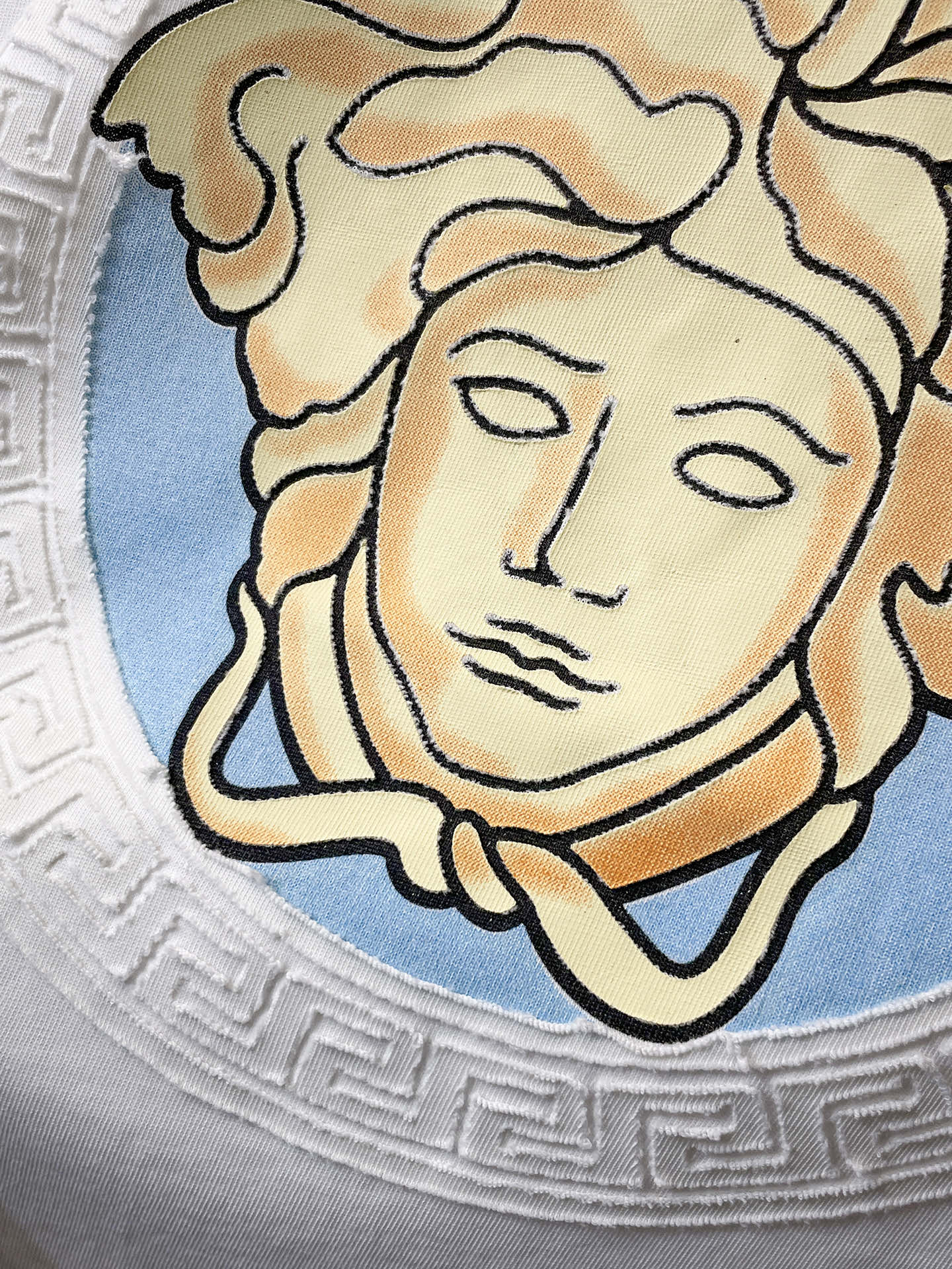 瓦萨Versace26春夏新品专柜首发最新款短袖圆领T恤 高端订制 设计前卫时尚！品牌logo重工艺设计