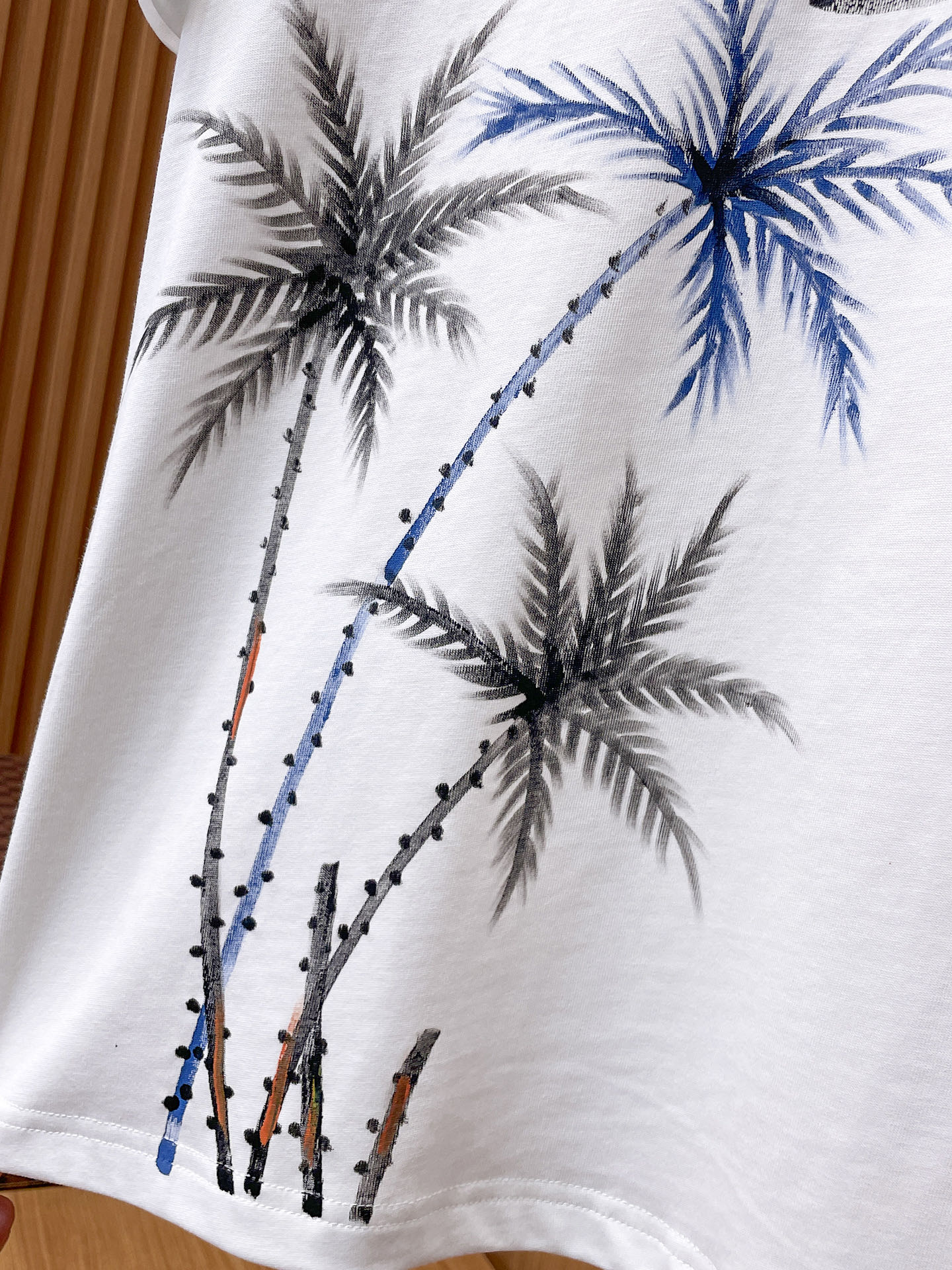 杜嘉班纳D&G26春夏新品专柜首发最新款短袖圆领T恤 高端订制 设计前卫时尚！品牌logo手绘重工艺设计