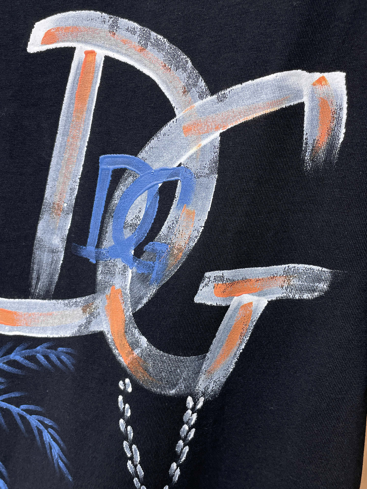 杜嘉班纳D&G26春夏新品专柜首发最新款短袖圆领T恤 高端订制 设计前卫时尚！品牌logo手绘重工艺设计