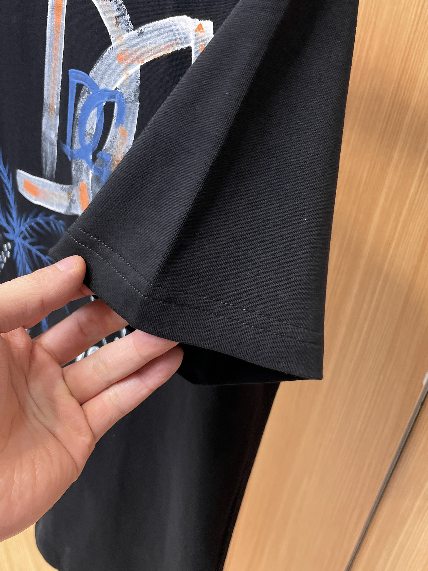 杜嘉班纳D&G26春夏新品专柜首发最新款短袖圆领T恤 高端订制 设计前卫时尚！品牌logo手绘重工艺设计