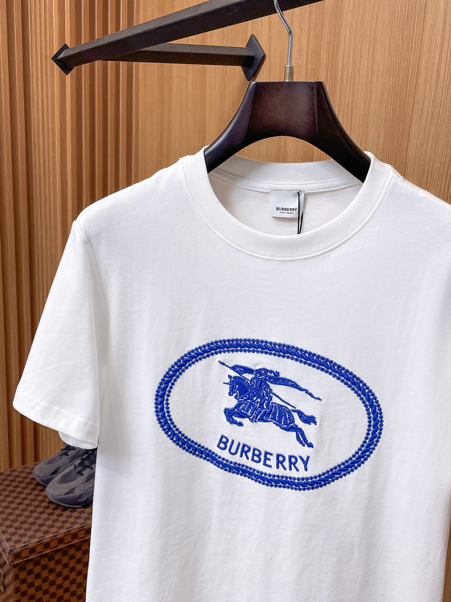 巴宝莉Burberry26春夏新品专柜首发最新款短袖圆领T恤 高端订制 设计前卫时尚！品牌logo重工艺