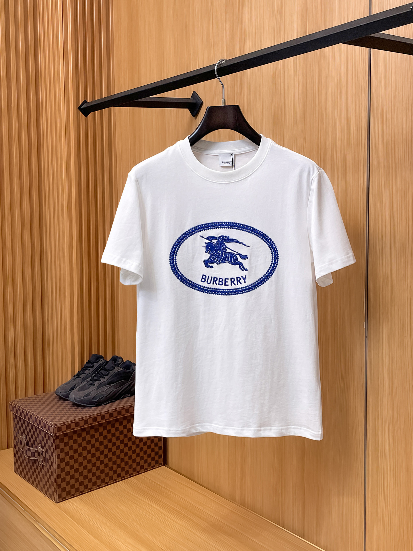 巴宝莉Burberry26春夏新品专柜首发最新款短袖圆领T恤 高端订制 设计前卫时尚！品牌logo重工艺