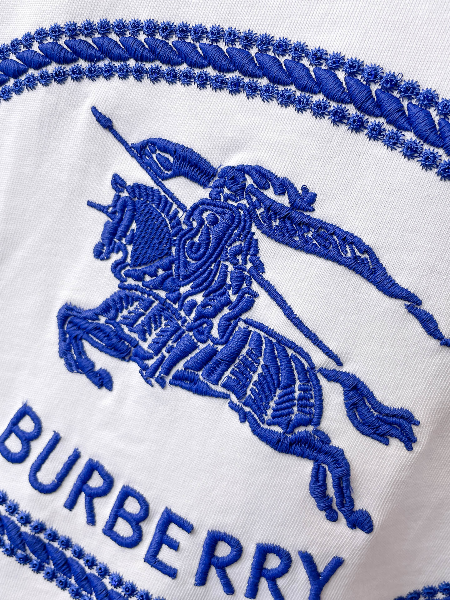 巴宝莉Burberry26春夏新品专柜首发最新款短袖圆领T恤 高端订制 设计前卫时尚！品牌logo重工艺