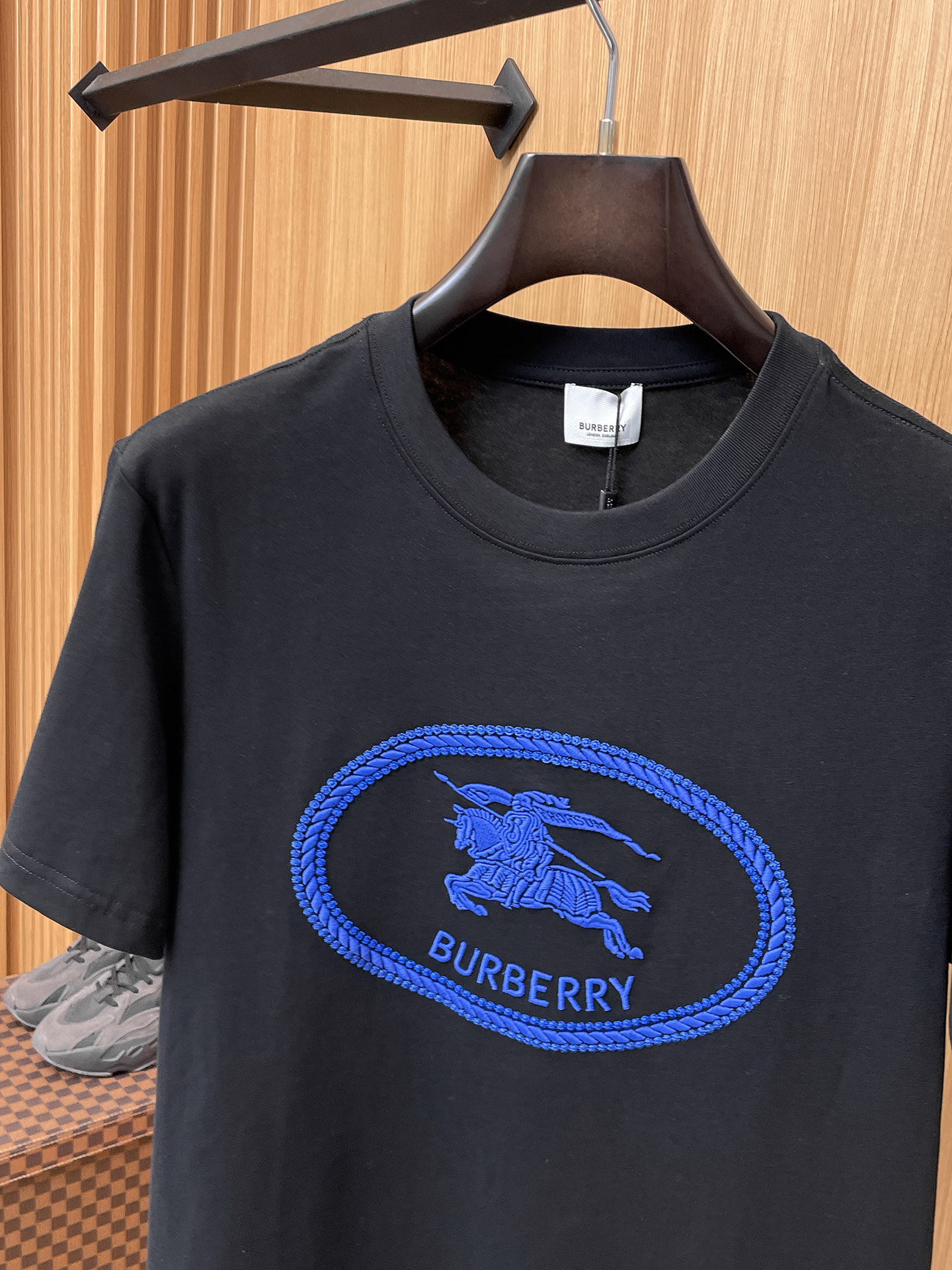 巴宝莉Burberry26春夏新品专柜首发最新款短袖圆领T恤 高端订制 设计前卫时尚！品牌logo重工艺