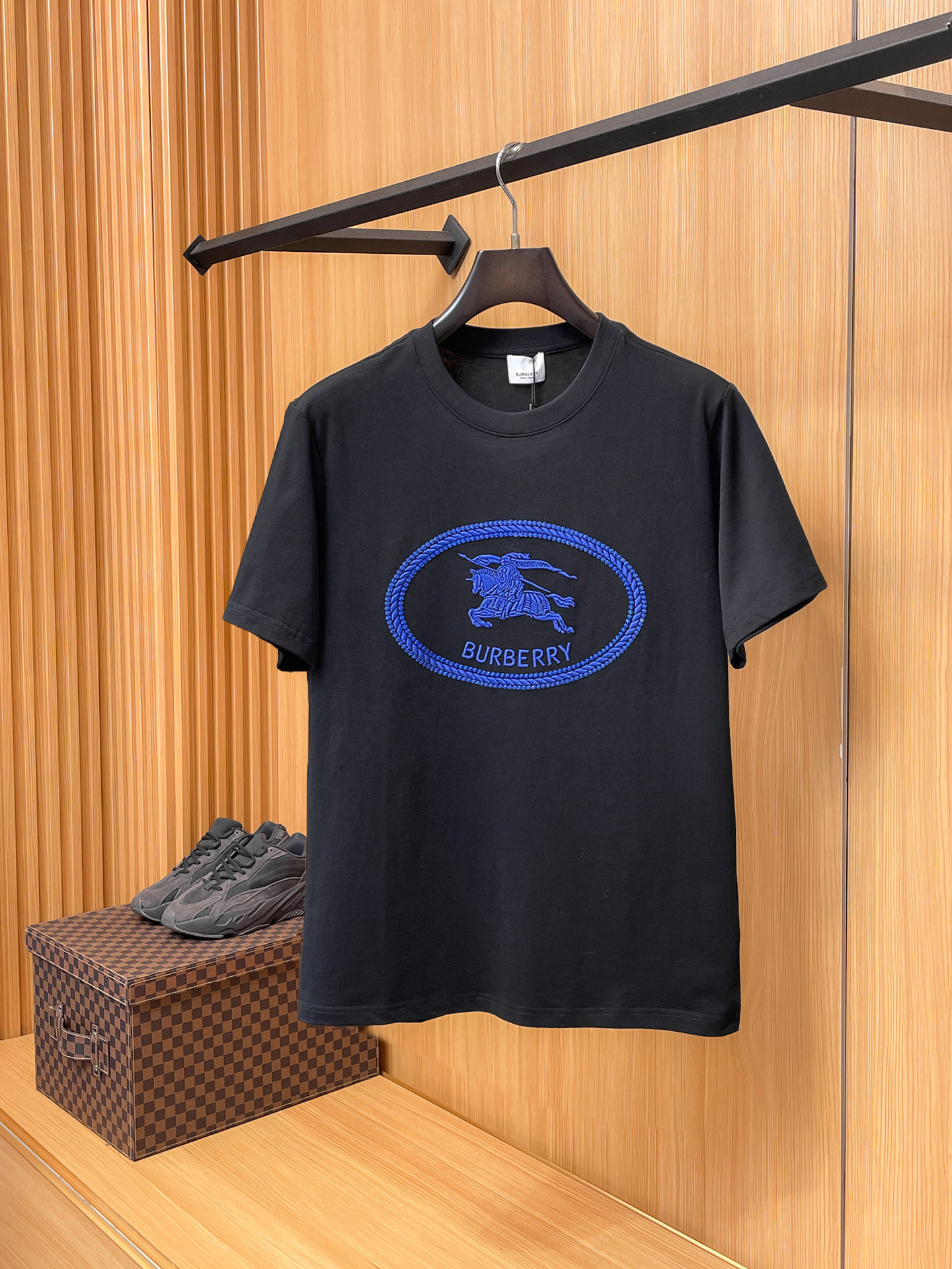 巴宝莉Burberry26春夏新品专柜首发最新款短袖圆领T恤 高端订制 设计前卫时尚！品牌logo重工艺