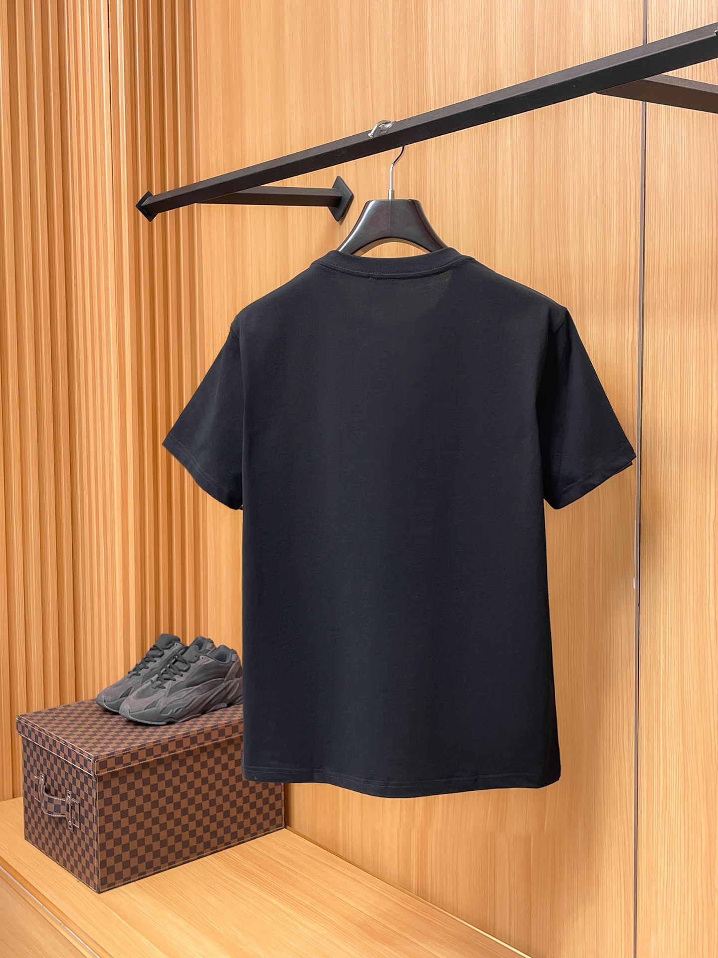 巴宝莉Burberry26春夏新品专柜首发最新款短袖圆领T恤 高端订制 设计前卫时尚！品牌logo重工艺