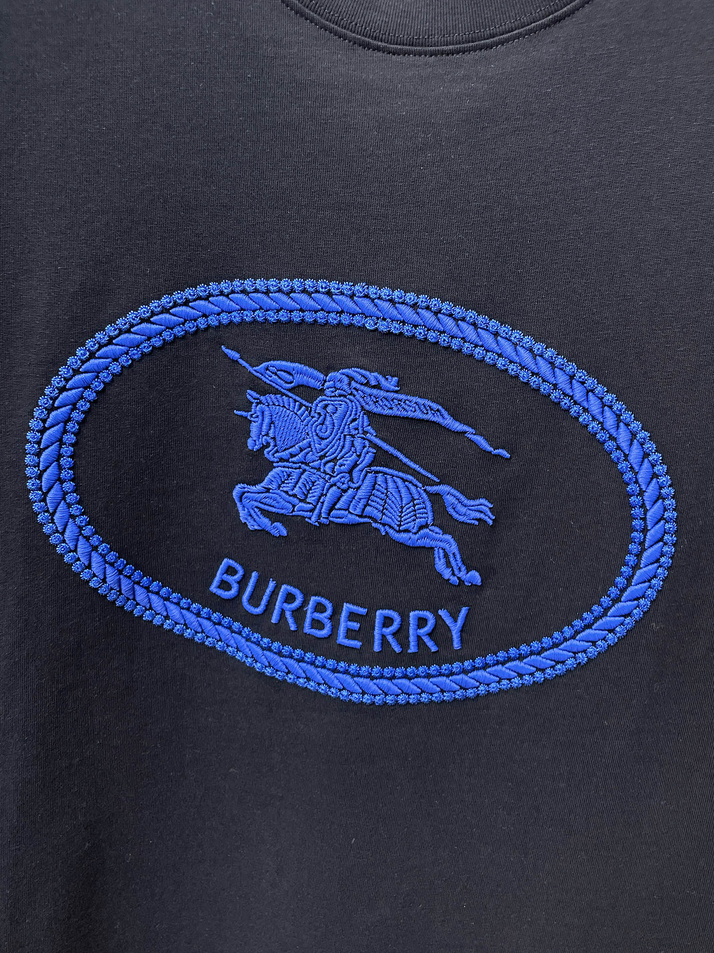 巴宝莉Burberry26春夏新品专柜首发最新款短袖圆领T恤 高端订制 设计前卫时尚！品牌logo重工艺