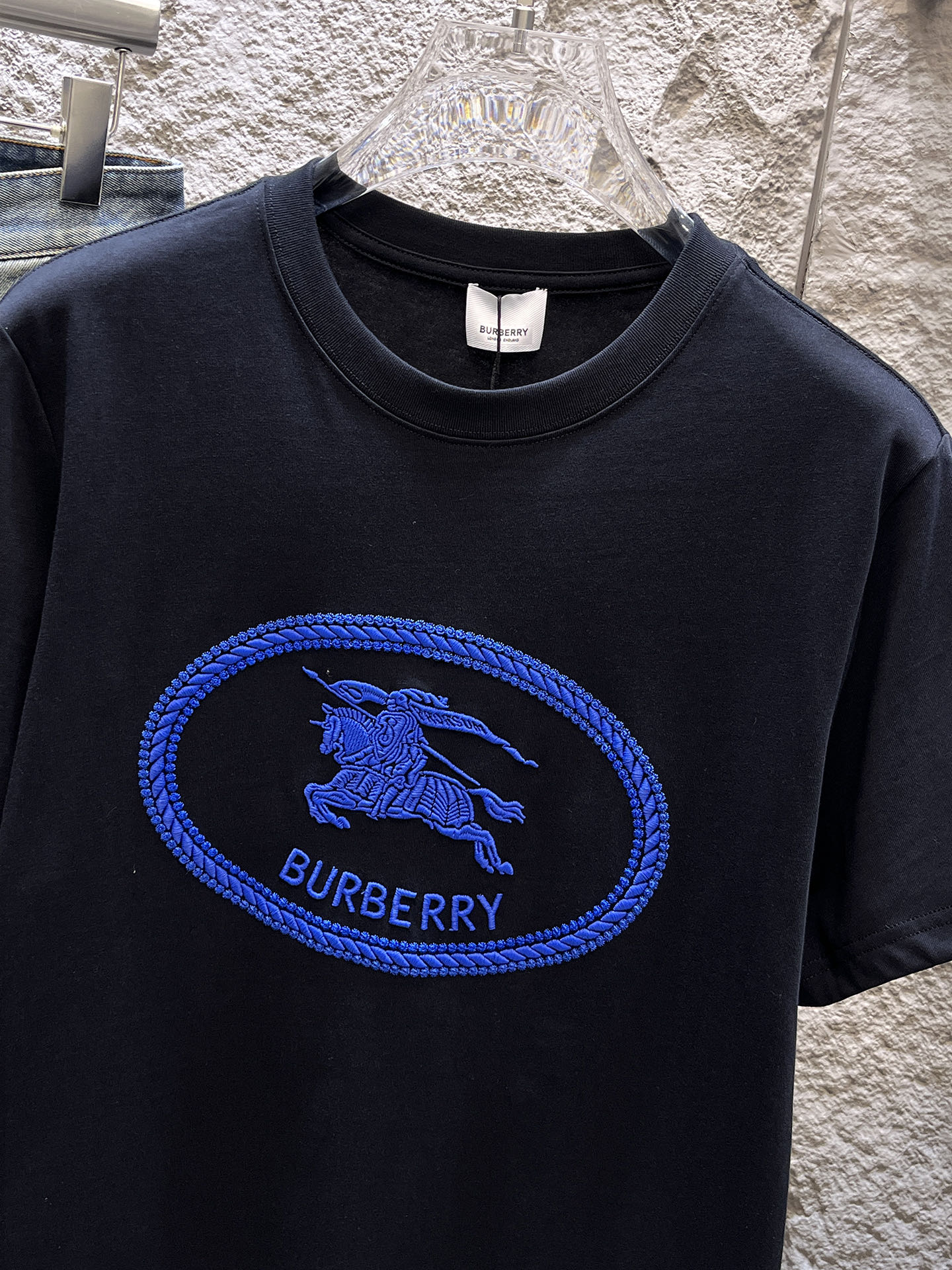 巴宝莉Burberry26春夏新品专柜首发最新款短袖圆领T恤 高端订制 设计前卫时尚！品牌logo重工艺