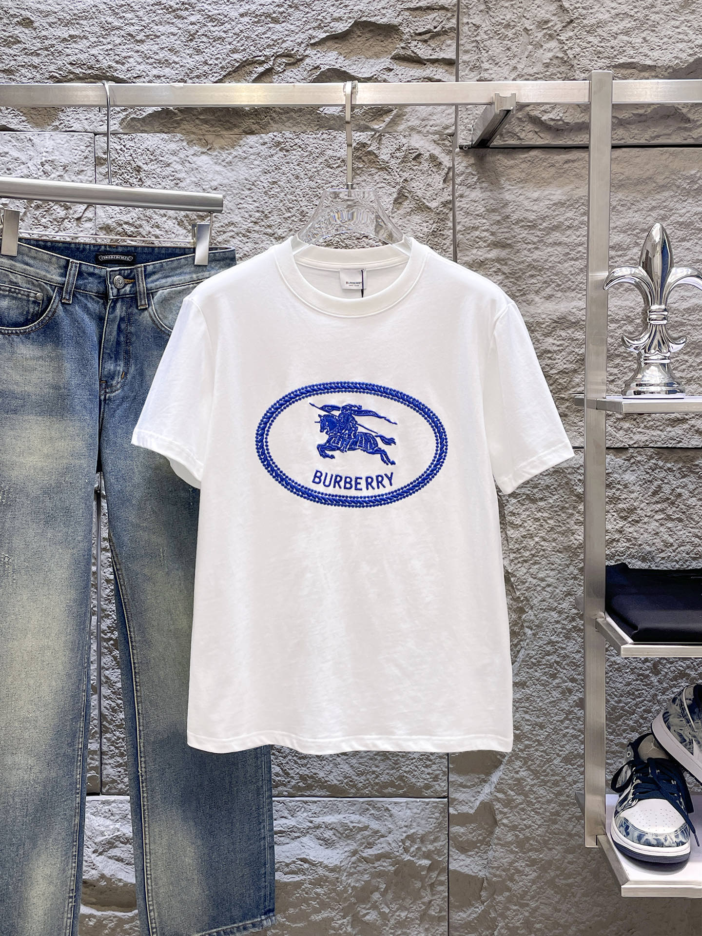 巴宝莉Burberry26春夏新品专柜首发最新款短袖圆领T恤 高端订制 设计前卫时尚！品牌logo重工艺