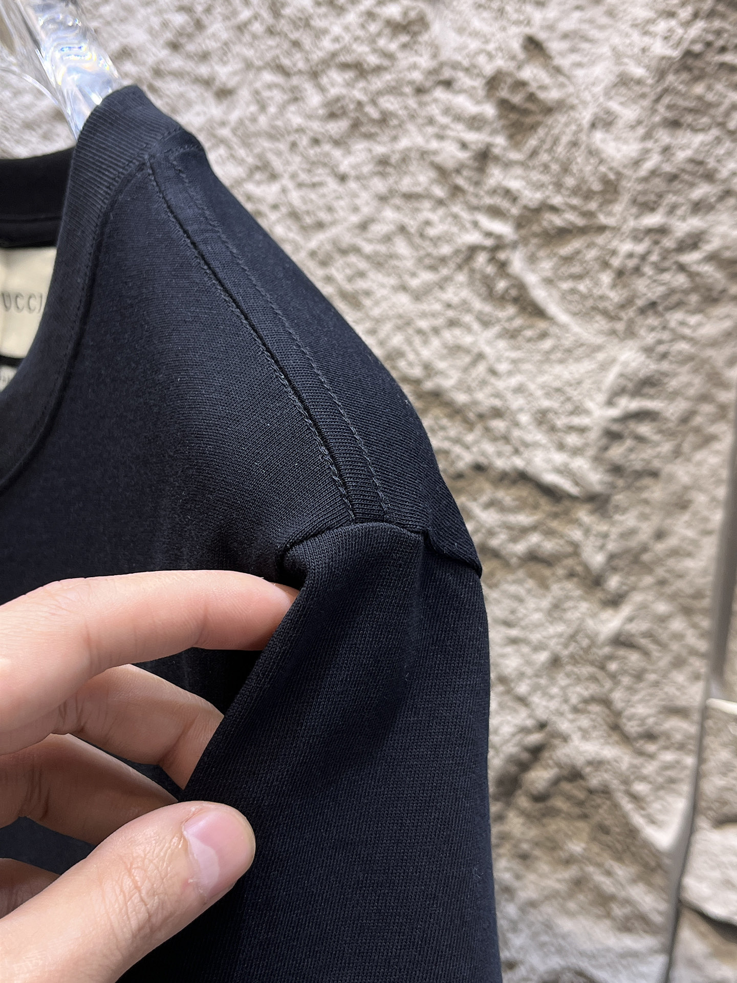 古驰Gucci26春夏新品专柜首发最新款短袖圆领T恤 高端订制 设计前卫时尚！品牌logo重工艺设计，高