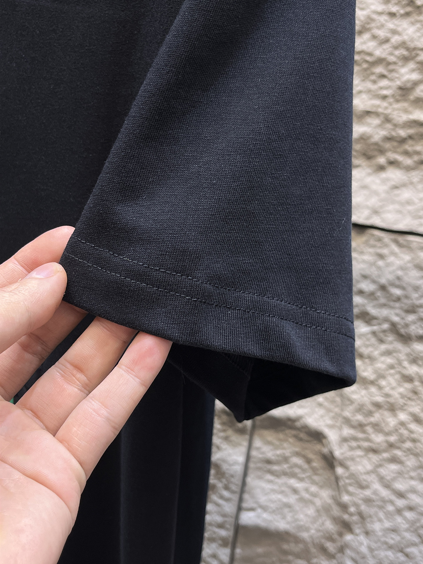 古驰Gucci26春夏新品专柜首发最新款短袖圆领T恤 高端订制 设计前卫时尚！品牌logo重工艺设计，高