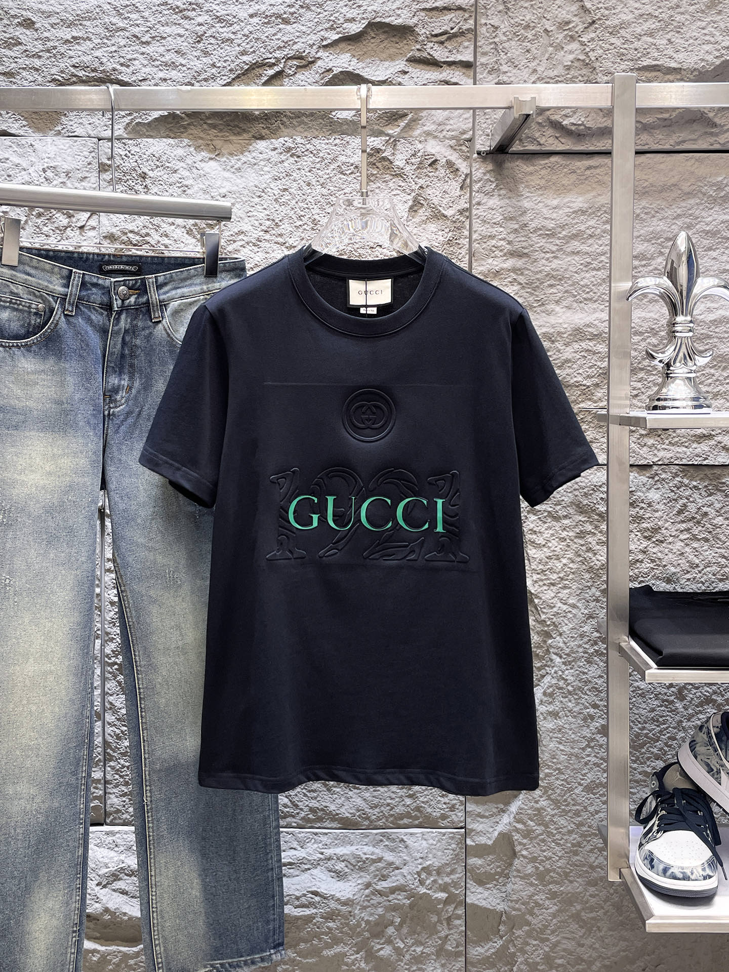 古驰Gucci26春夏新品专柜首发最新款短袖圆领T恤 高端订制 设计前卫时尚！品牌logo重工艺设计，高