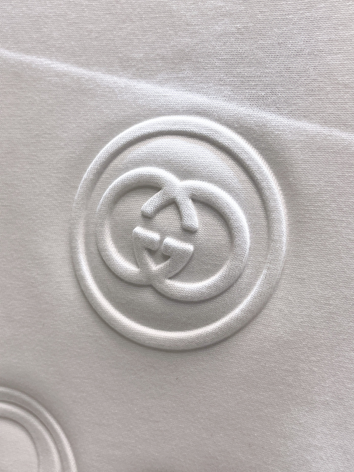 古驰Gucci26春夏新品专柜首发最新款短袖圆领T恤 高端订制 设计前卫时尚！品牌logo重工艺设计，高