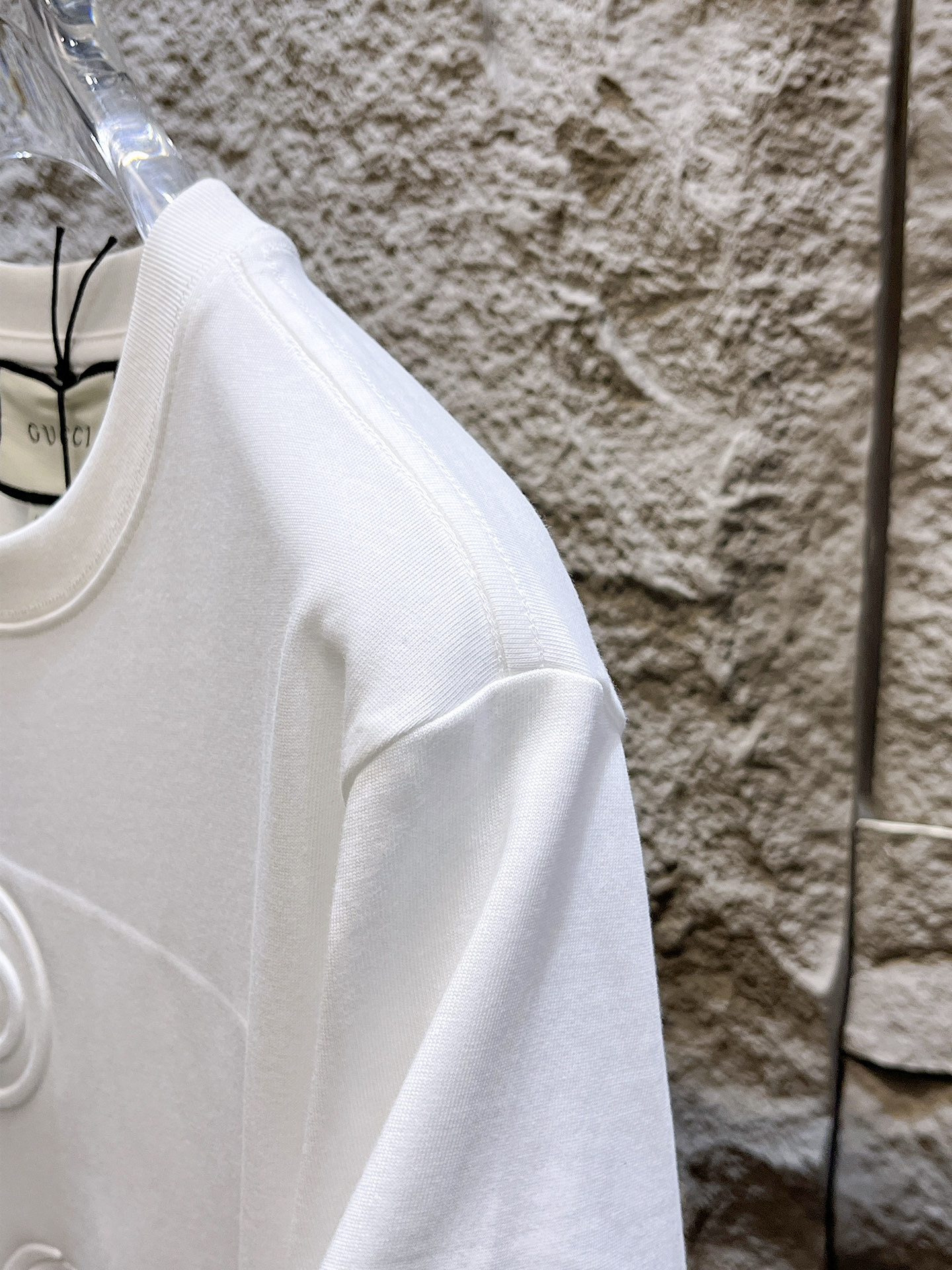 古驰Gucci26春夏新品专柜首发最新款短袖圆领T恤 高端订制 设计前卫时尚！品牌logo重工艺设计，高