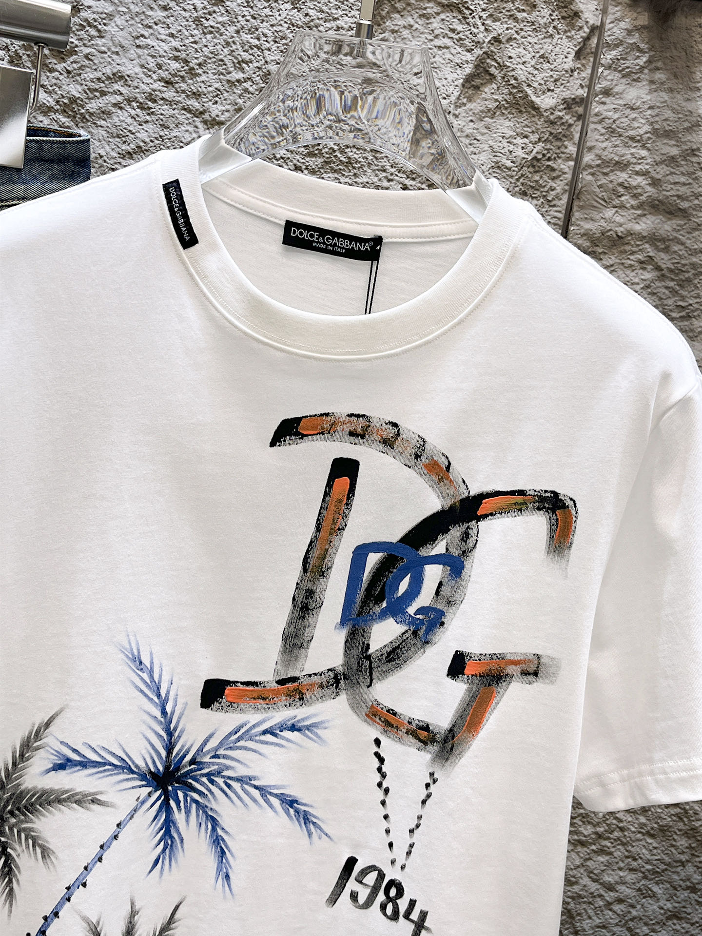 杜嘉班纳D&G26春夏新品专柜首发最新款短袖圆领T恤 高端订制 设计前卫时尚！品牌logo手绘重工艺设计