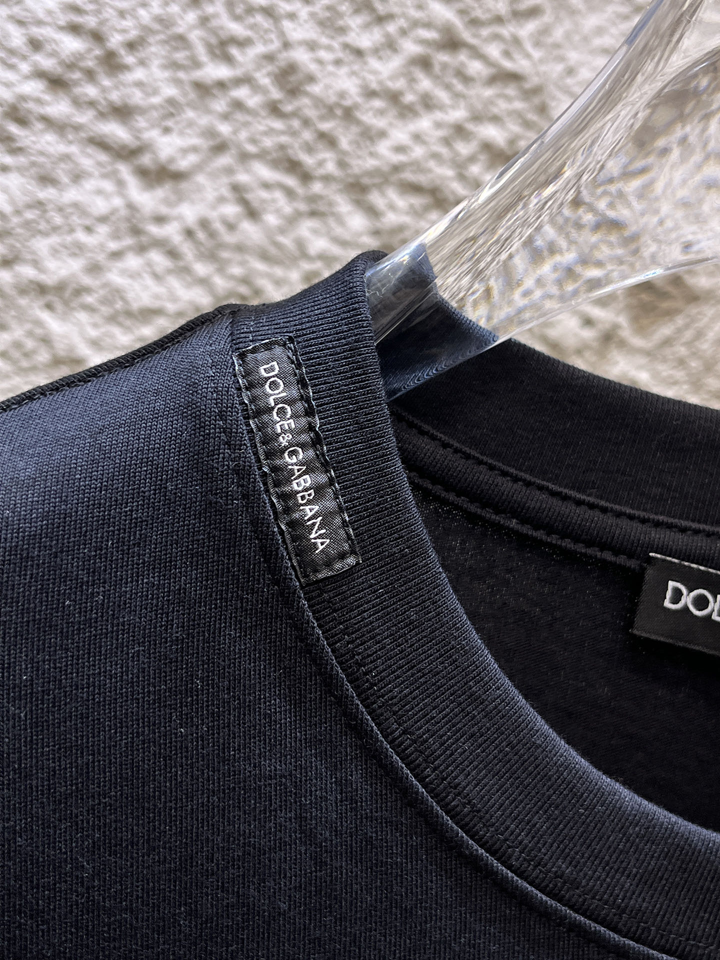 杜嘉班纳D&G26春夏新品专柜首发最新款短袖圆领T恤 高端订制 设计前卫时尚！品牌logo手绘重工艺设计