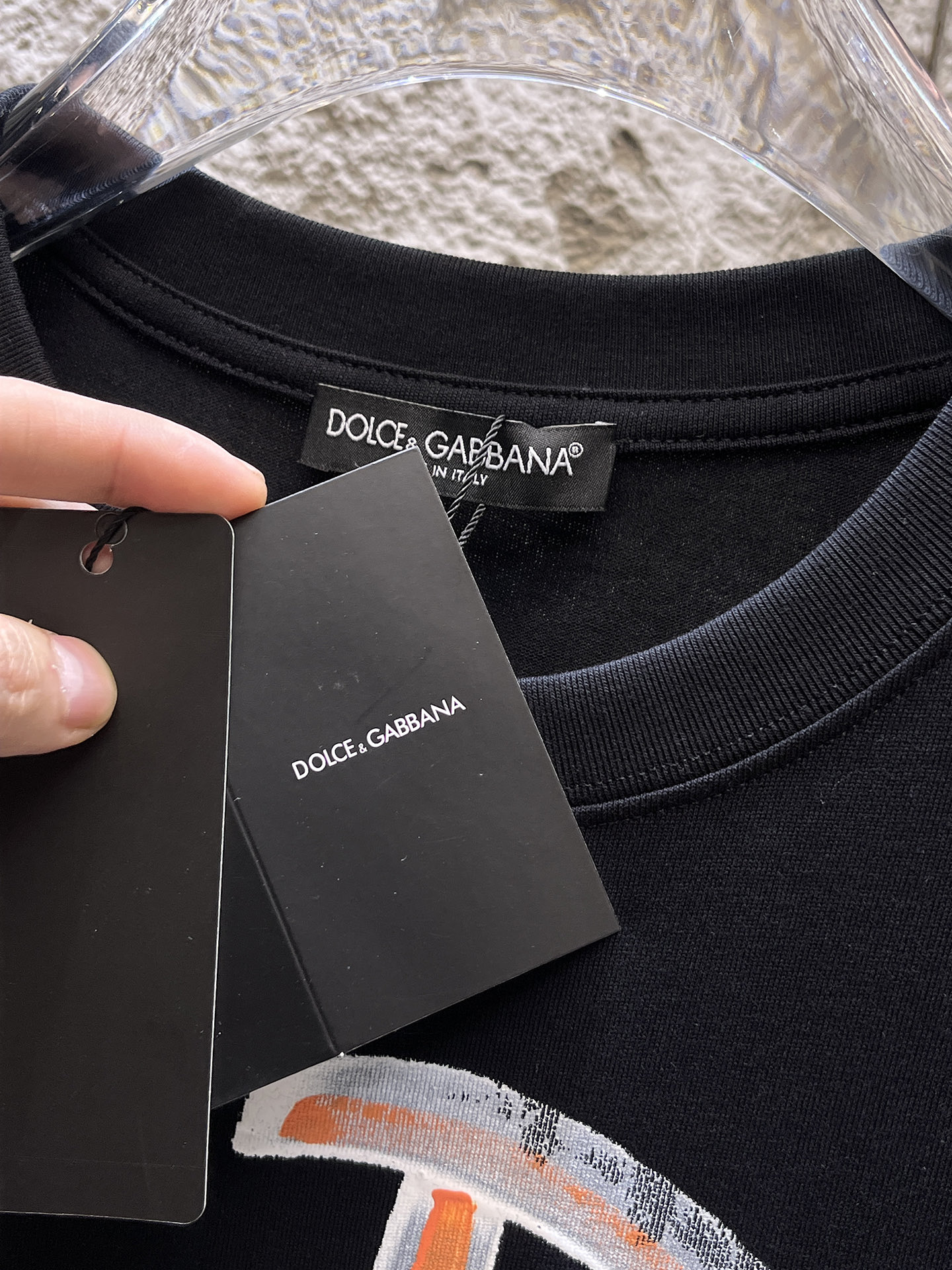 杜嘉班纳D&G26春夏新品专柜首发最新款短袖圆领T恤 高端订制 设计前卫时尚！品牌logo手绘重工艺设计