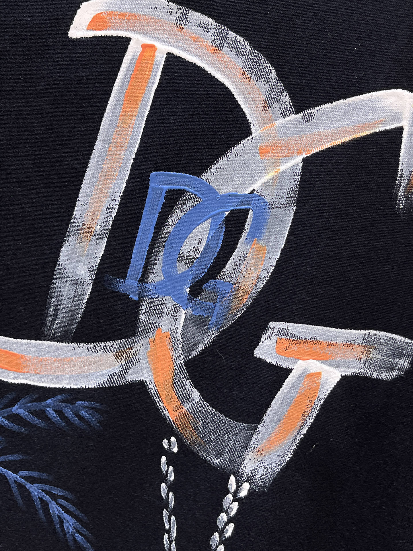 杜嘉班纳D&G26春夏新品专柜首发最新款短袖圆领T恤 高端订制 设计前卫时尚！品牌logo手绘重工艺设计