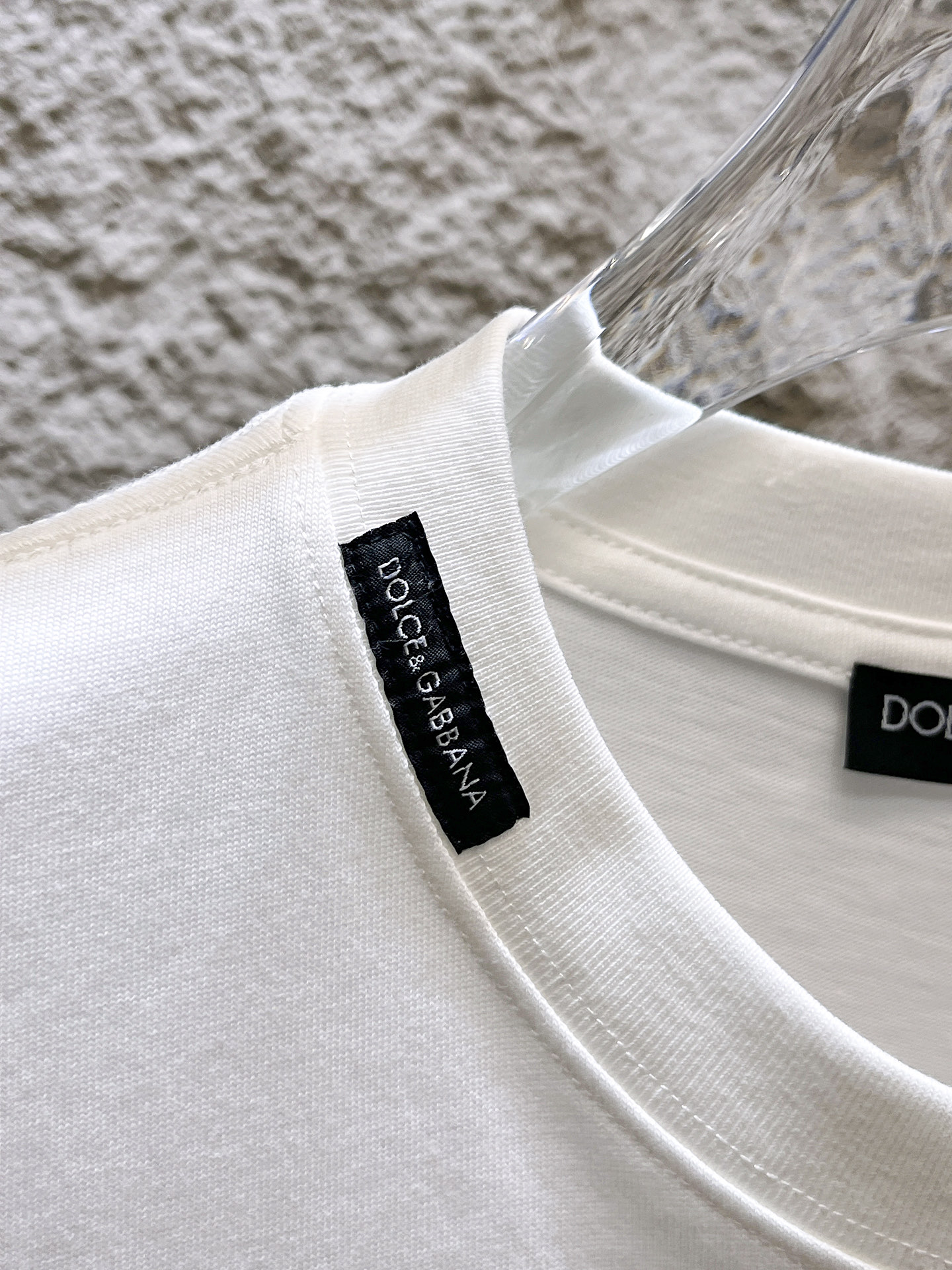 杜嘉班纳D&G26春夏新品专柜首发最新款短袖圆领T恤 高端订制 设计前卫时尚！品牌logo手绘重工艺设计