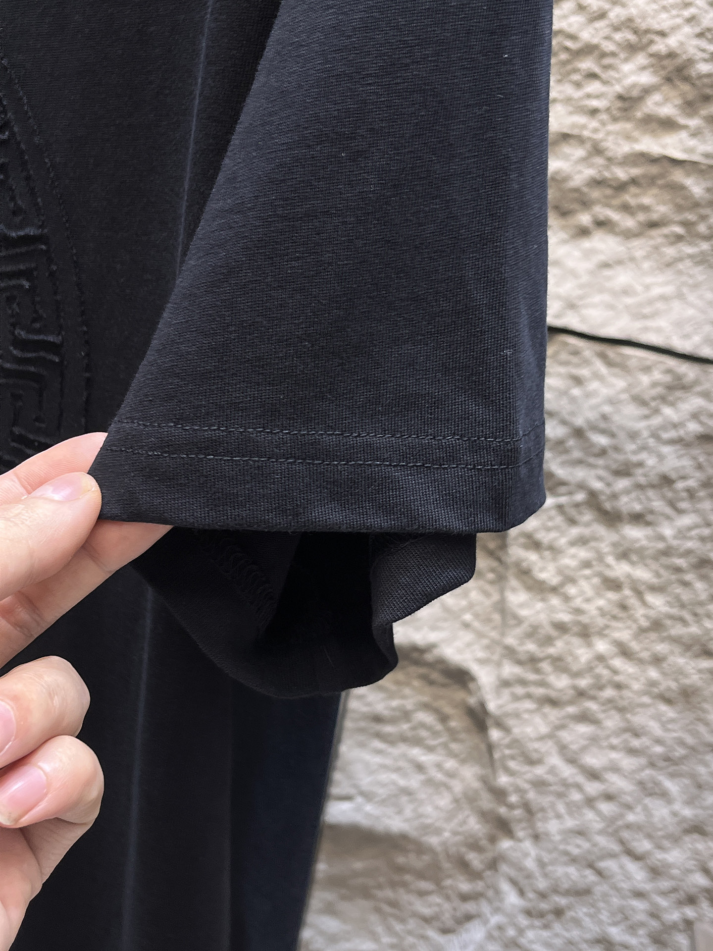 瓦萨Versace26春夏新品专柜首发最新款短袖圆领T恤 高端订制 设计前卫时尚！品牌logo重工艺设计