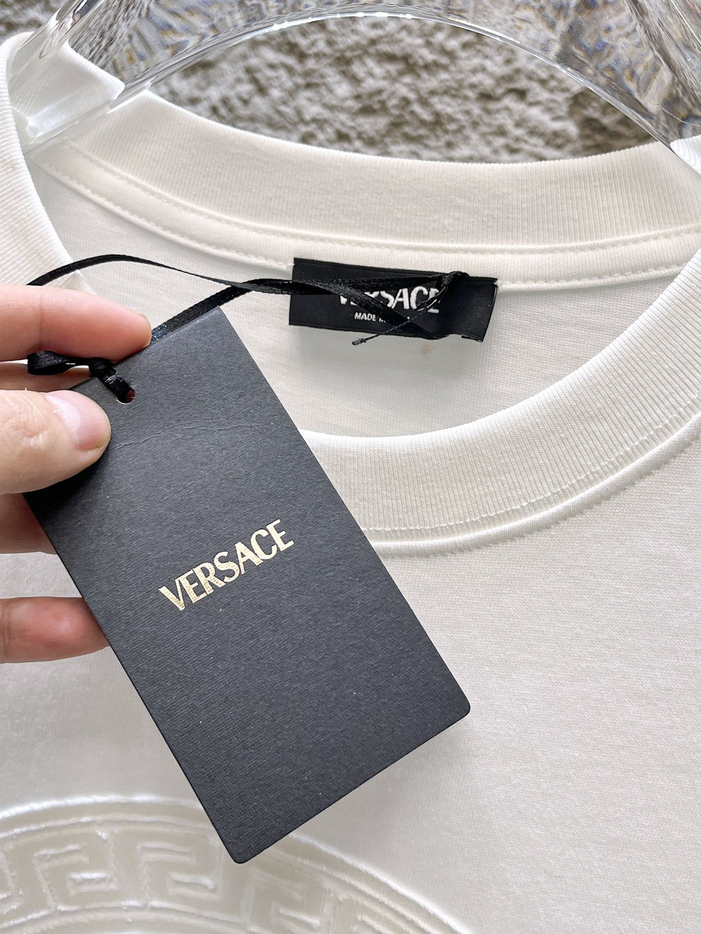 瓦萨Versace26春夏新品专柜首发最新款短袖圆领T恤 高端订制 设计前卫时尚！品牌logo重工艺设计