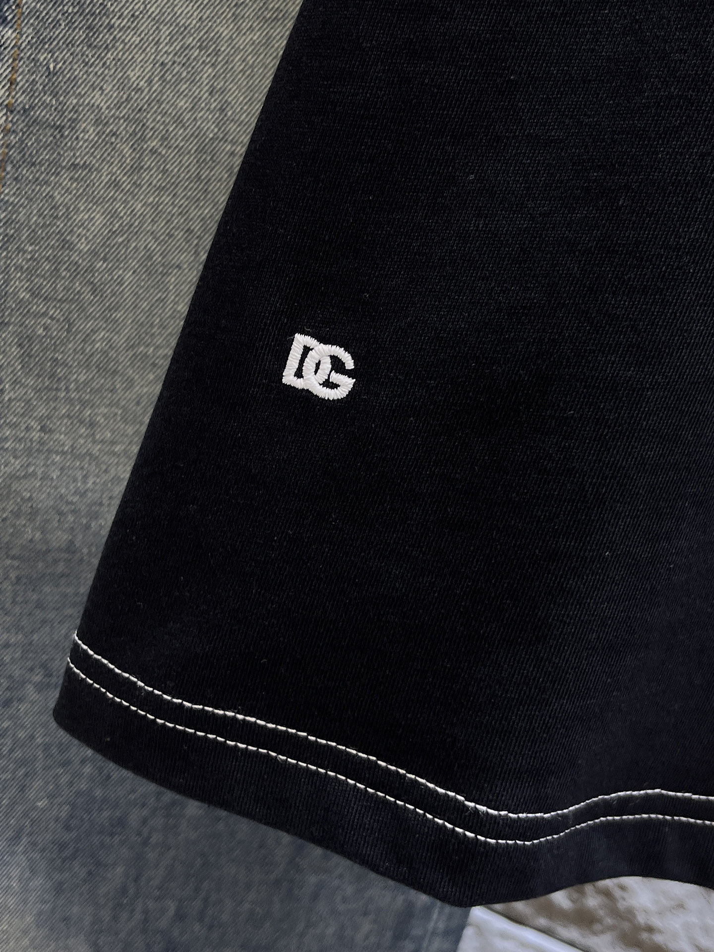 杜嘉班纳D&G26春夏新品专柜首发最新款短袖圆领T恤 高端订制 设计前卫时尚！品牌logo重工艺设计，高