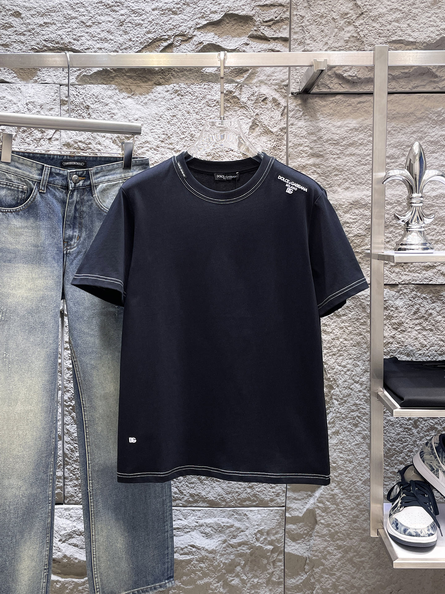 杜嘉班纳D&G26春夏新品专柜首发最新款短袖圆领T恤 高端订制 设计前卫时尚！品牌logo重工艺设计，高