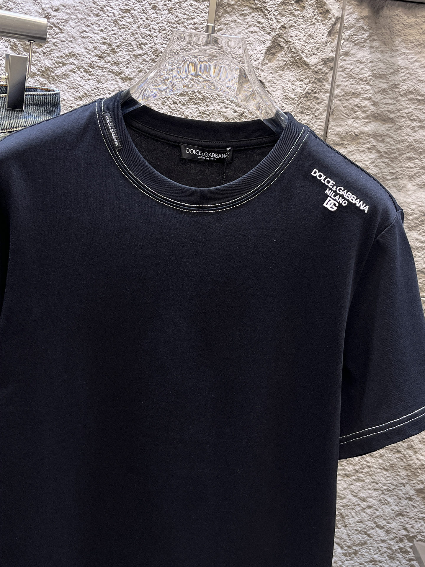 杜嘉班纳D&G26春夏新品专柜首发最新款短袖圆领T恤 高端订制 设计前卫时尚！品牌logo重工艺设计，高