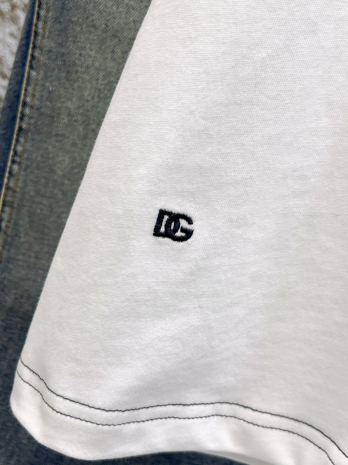 杜嘉班纳D&G26春夏新品专柜首发最新款短袖圆领T恤 高端订制 设计前卫时尚！品牌logo重工艺设计，高