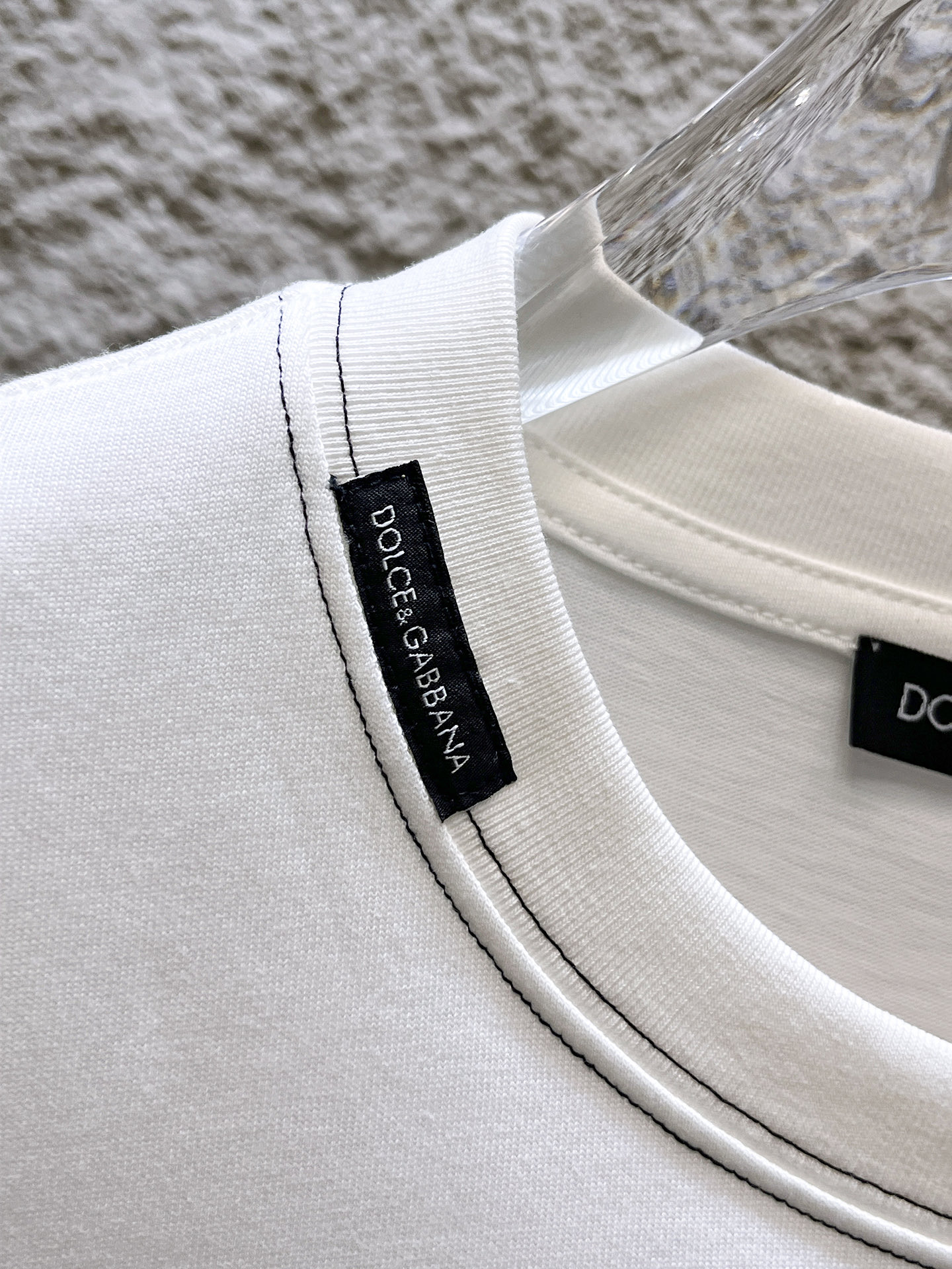 杜嘉班纳D&G26春夏新品专柜首发最新款短袖圆领T恤 高端订制 设计前卫时尚！品牌logo重工艺设计，高