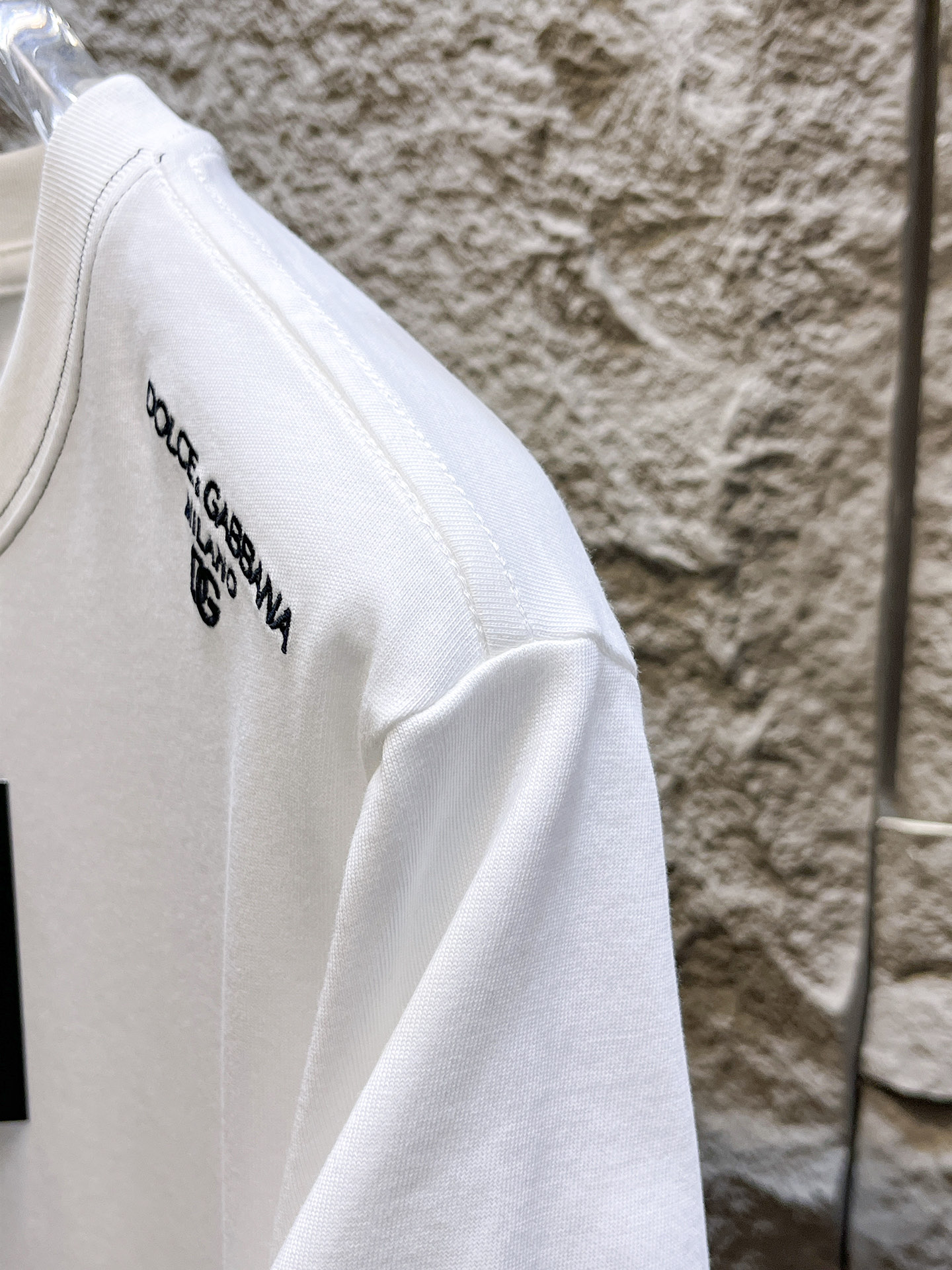 杜嘉班纳D&G26春夏新品专柜首发最新款短袖圆领T恤 高端订制 设计前卫时尚！品牌logo重工艺设计，高