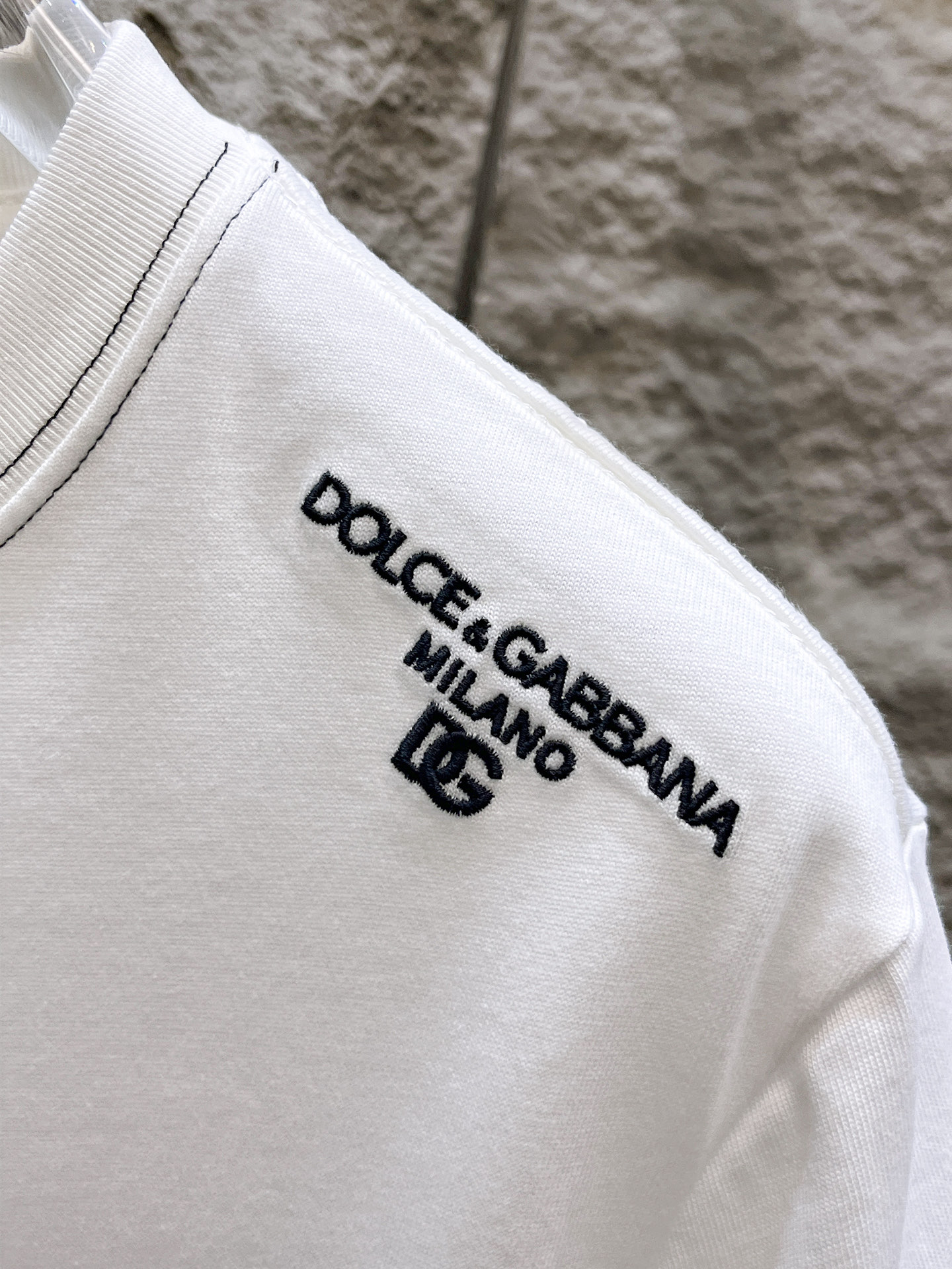 杜嘉班纳D&G26春夏新品专柜首发最新款短袖圆领T恤 高端订制 设计前卫时尚！品牌logo重工艺设计，高