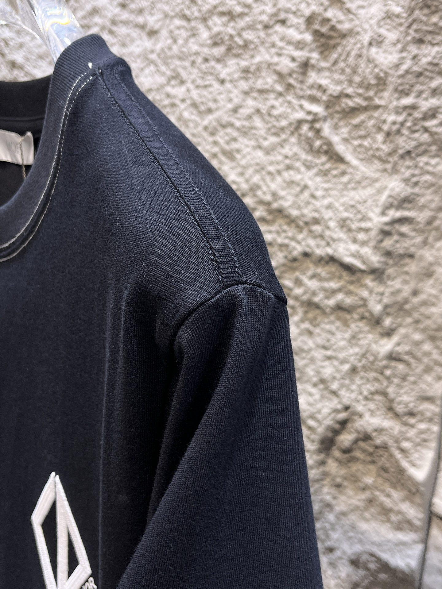 迪奥Dior26春夏新品专柜首发最新款短袖圆领T恤 高端订制 设计前卫时尚！品牌logo重工艺设计，高端