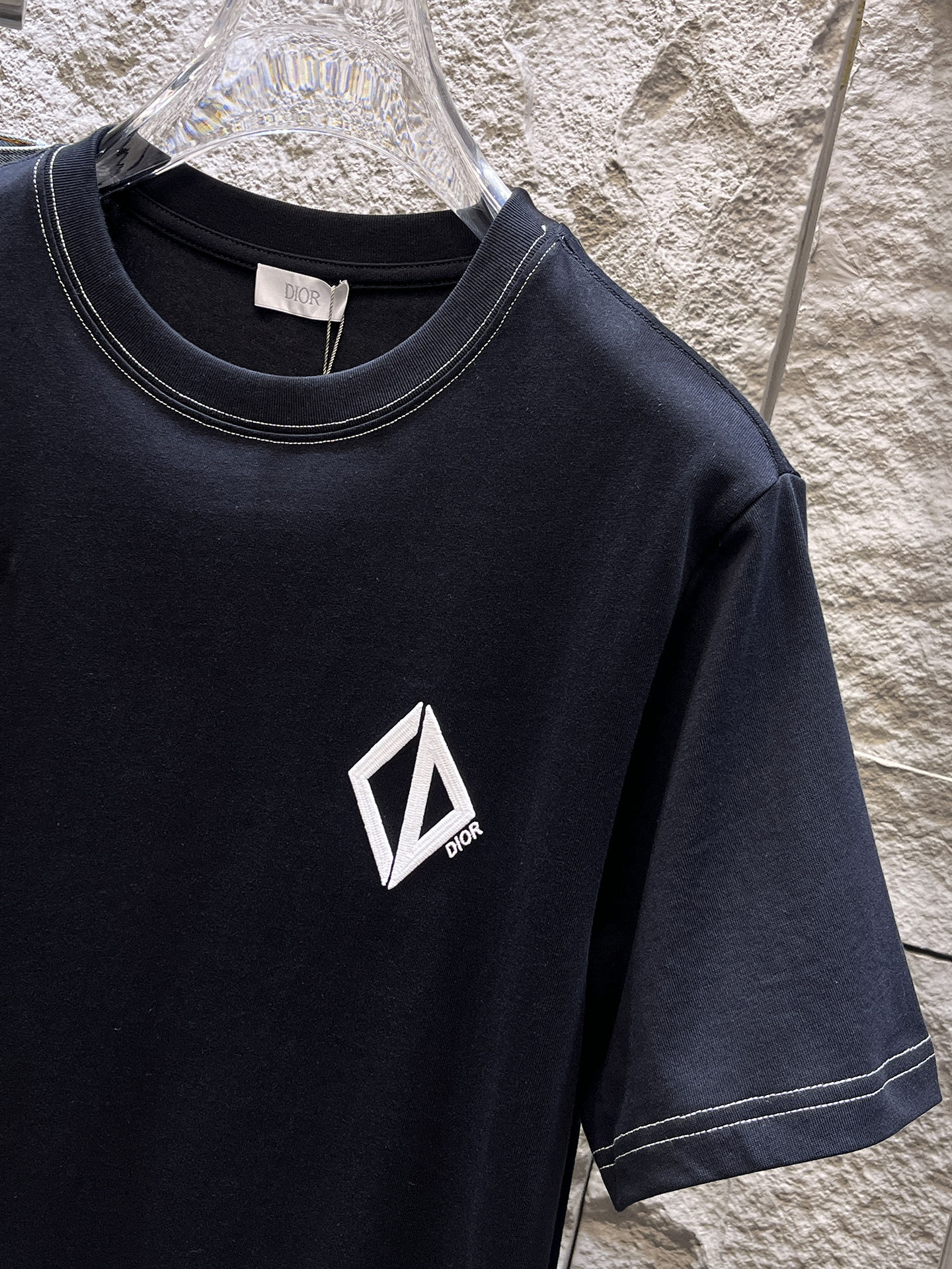 迪奥Dior26春夏新品专柜首发最新款短袖圆领T恤 高端订制 设计前卫时尚！品牌logo重工艺设计，高端