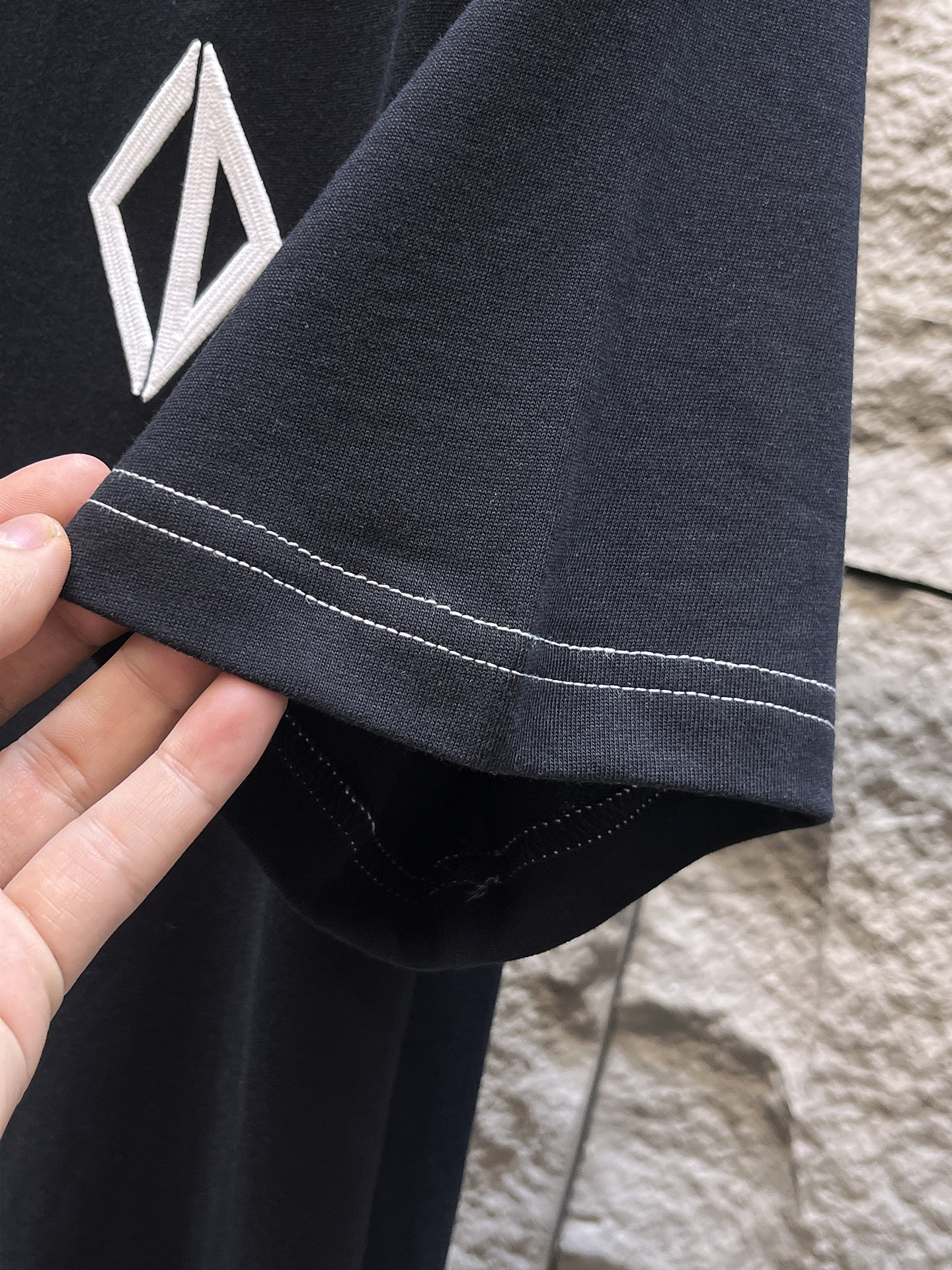 迪奥Dior26春夏新品专柜首发最新款短袖圆领T恤 高端订制 设计前卫时尚！品牌logo重工艺设计，高端