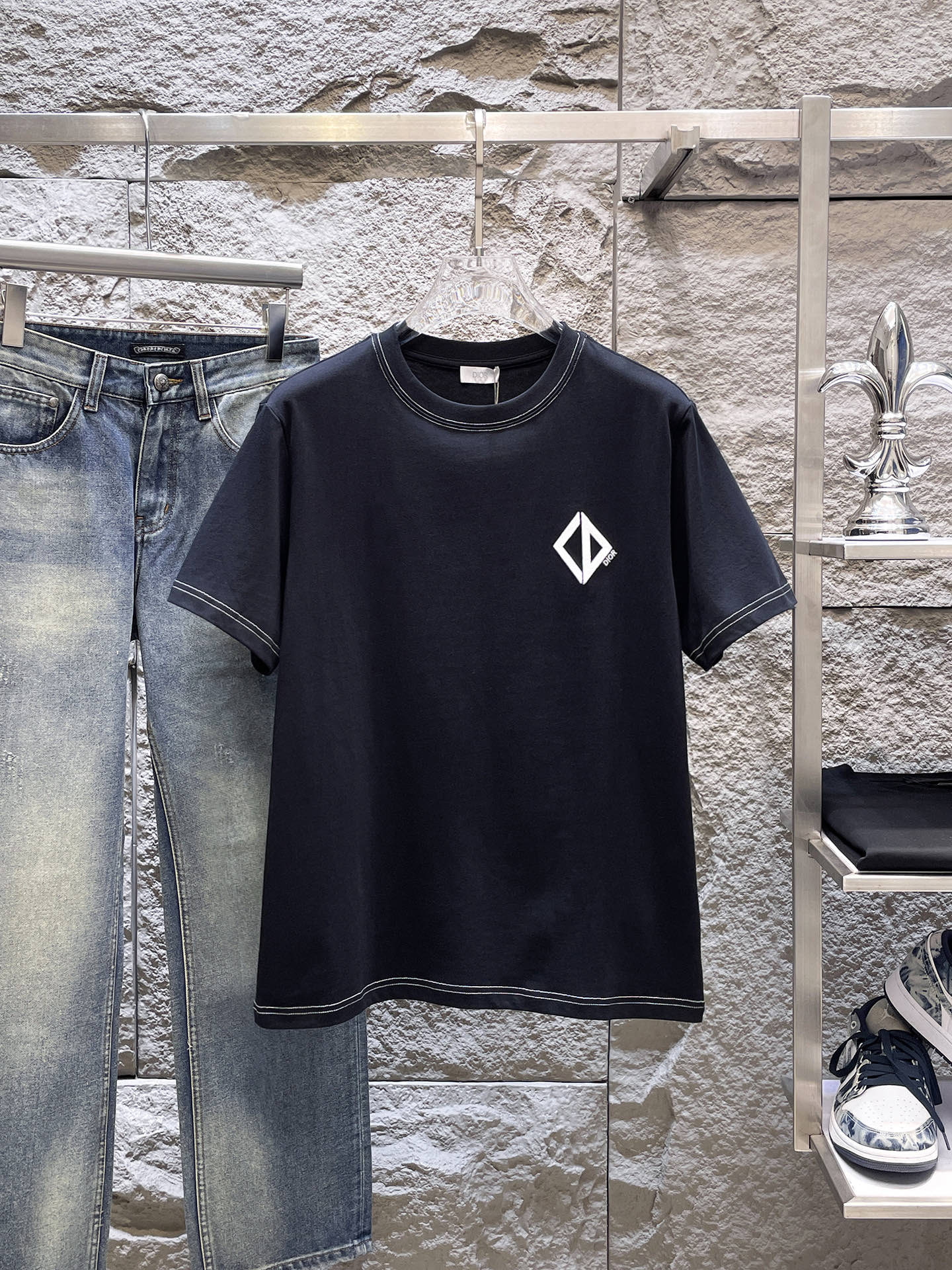 迪奥Dior26春夏新品专柜首发最新款短袖圆领T恤 高端订制 设计前卫时尚！品牌logo重工艺设计，高端