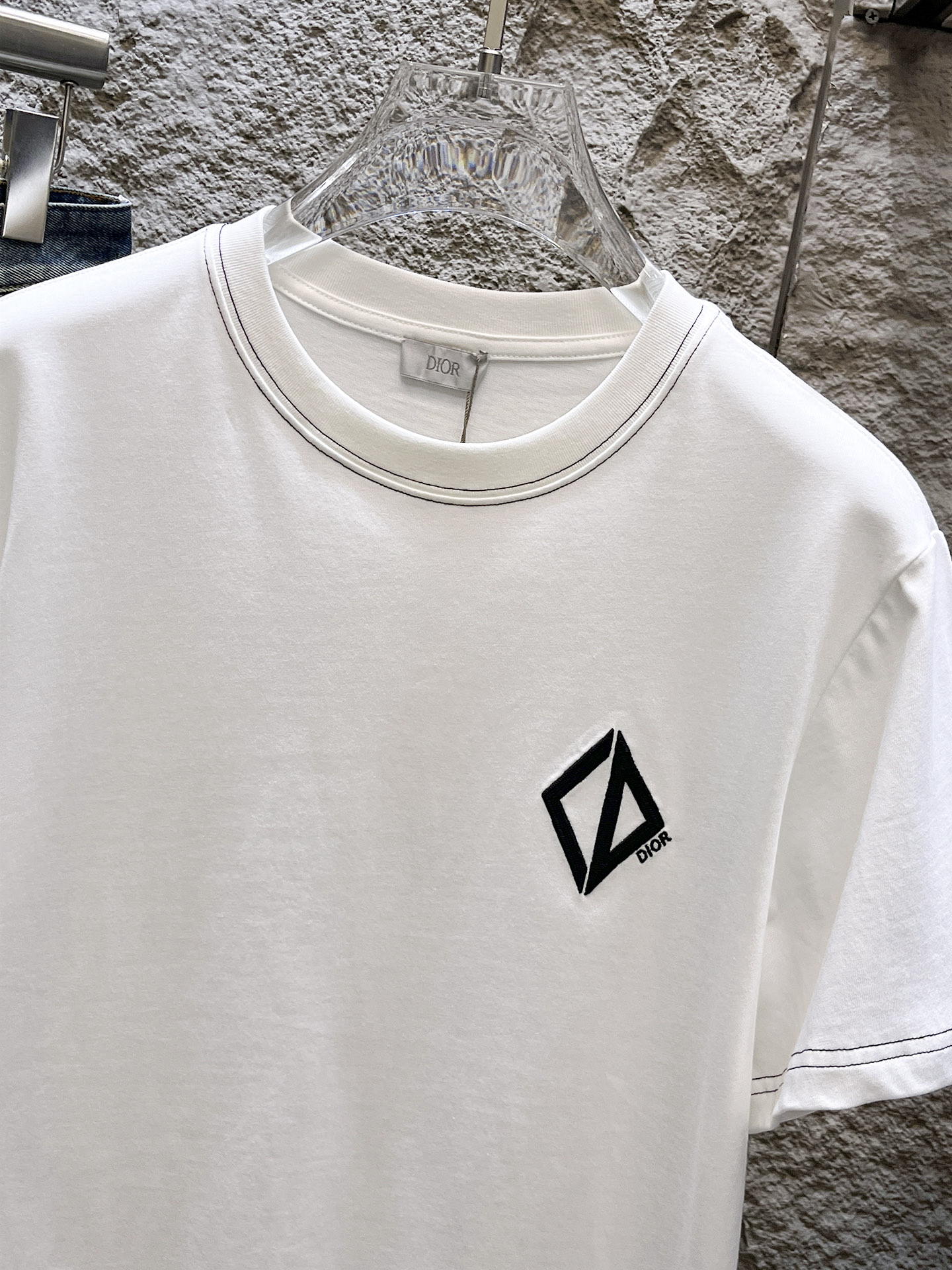 迪奥Dior26春夏新品专柜首发最新款短袖圆领T恤 高端订制 设计前卫时尚！品牌logo重工艺设计，高端
